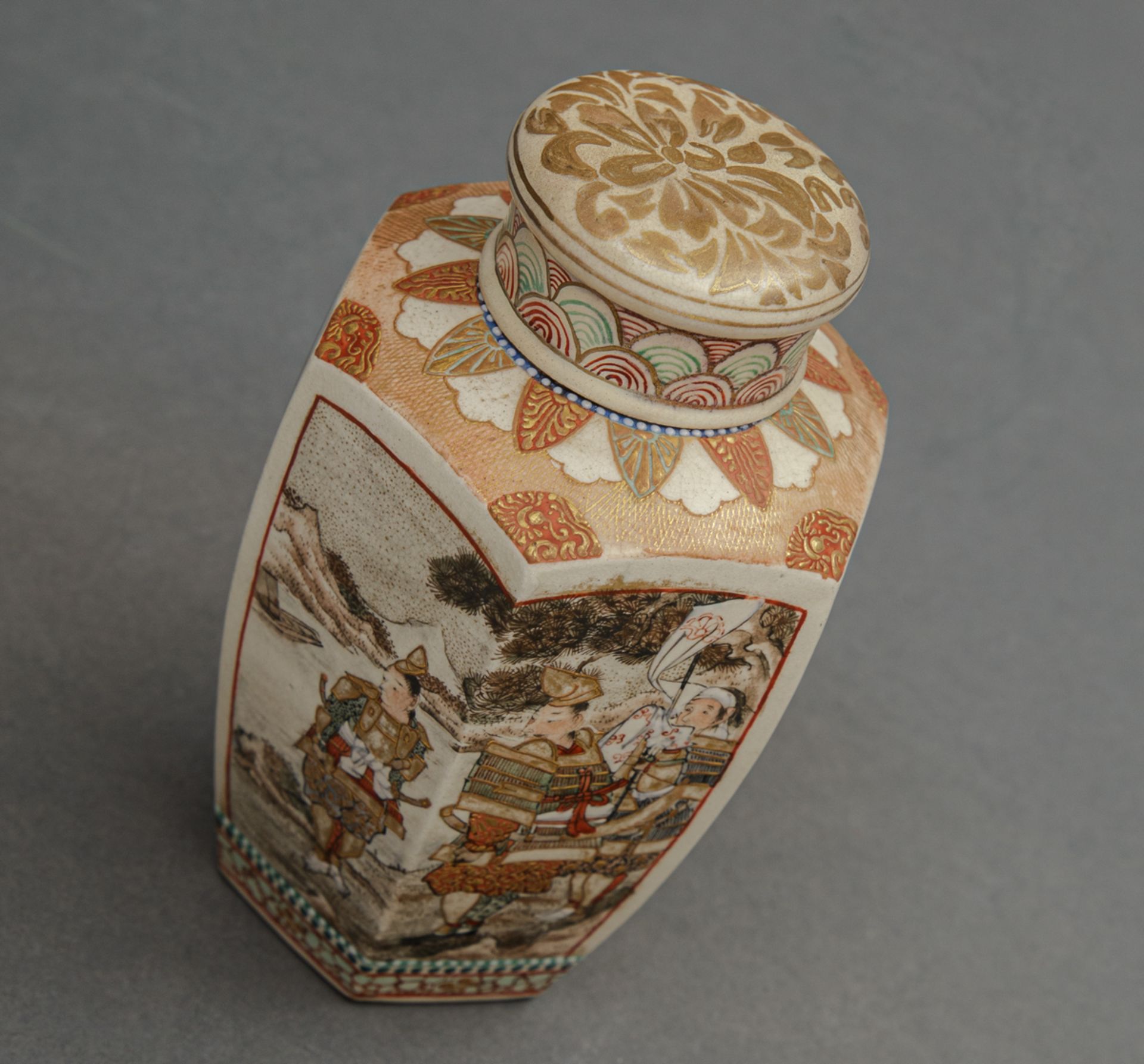 Satsuma-Deckelvase, Japan, 20. Jh. - Image 2 of 3