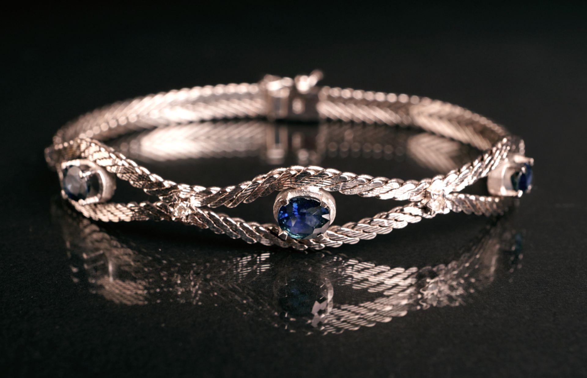 Armband mit blauen Topasen und Brillanten, WG 585