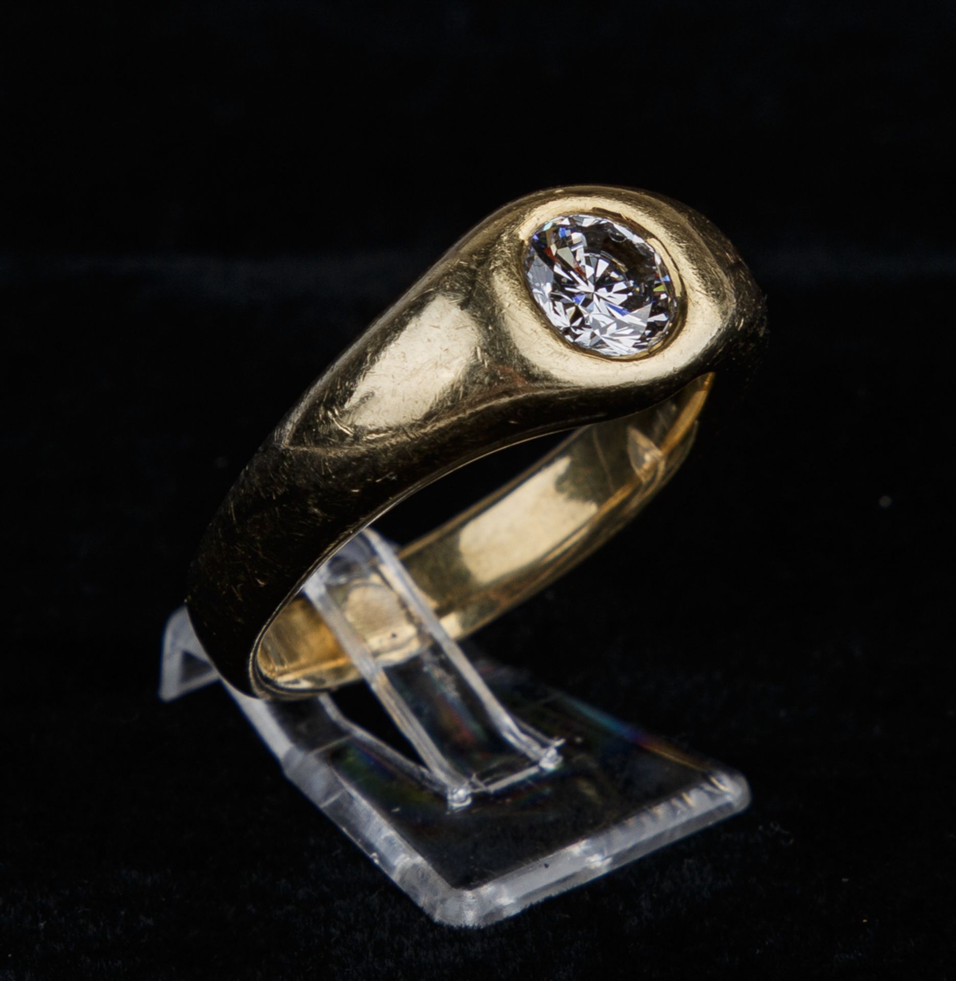 Herrenring mit Brillantsolitär von ca. 1,30 ct, GG 750