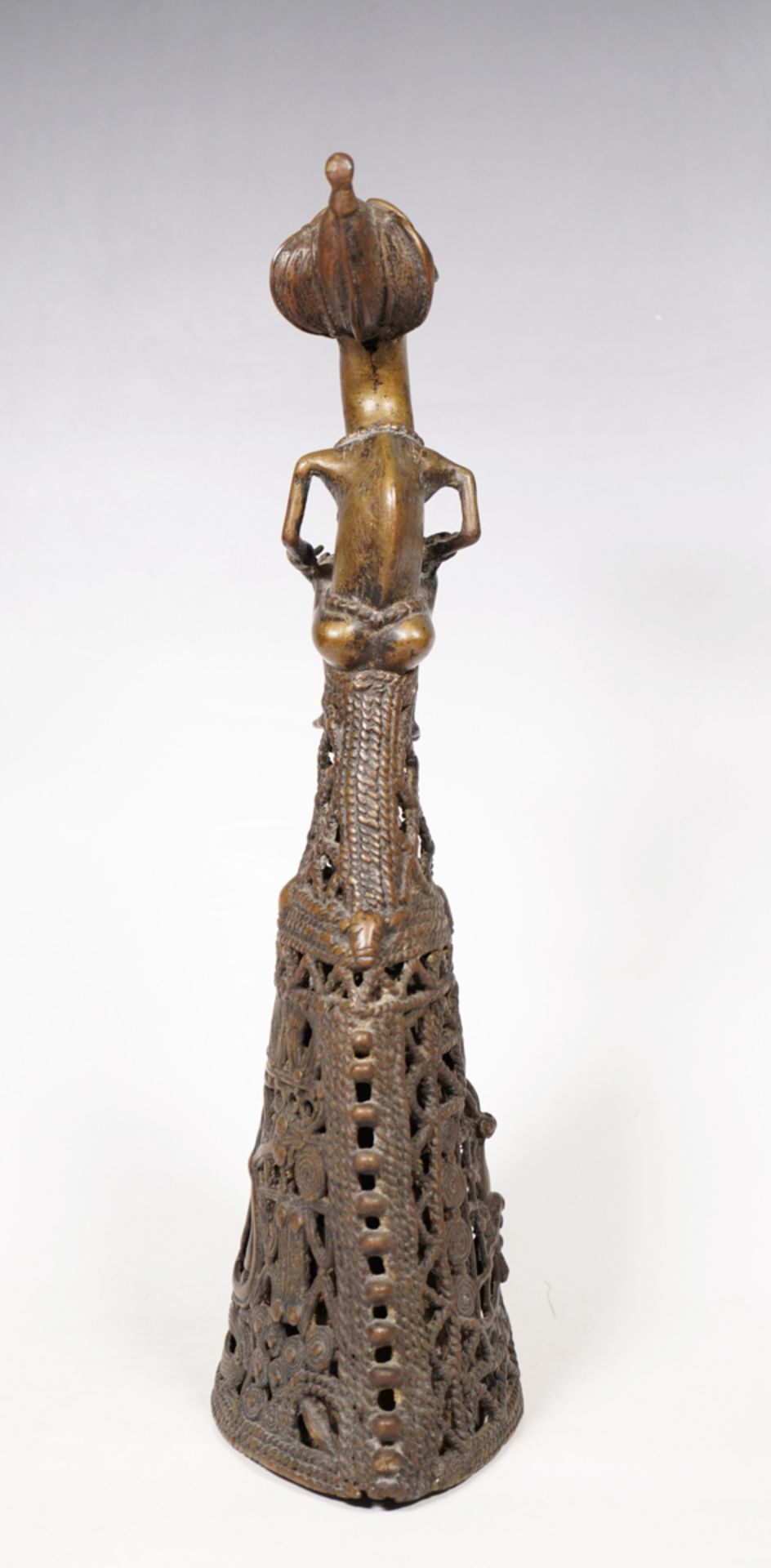 Figur in Glockenform, Volk der Bamum, Kameruner Grasland - Bild 6 aus 9