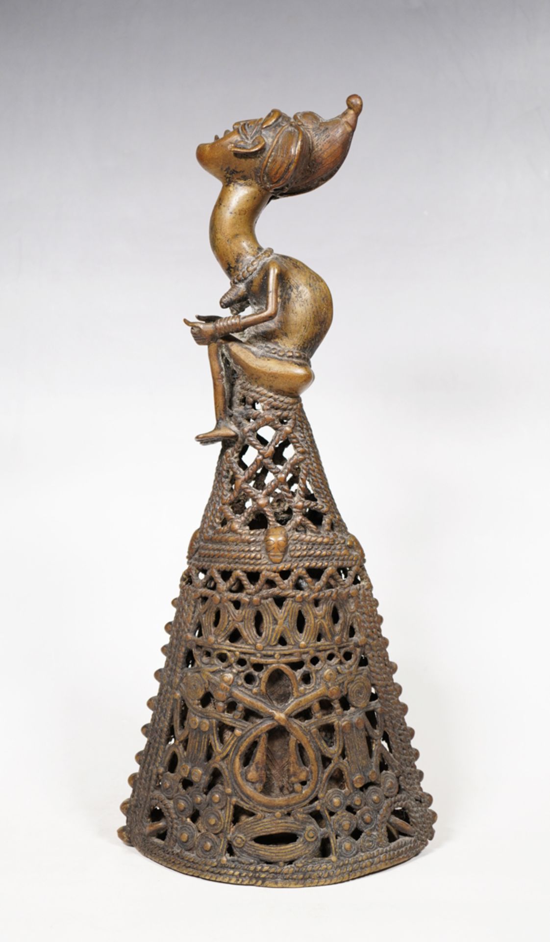 Figur in Glockenform, Volk der Bamum, Kameruner Grasland - Bild 5 aus 9