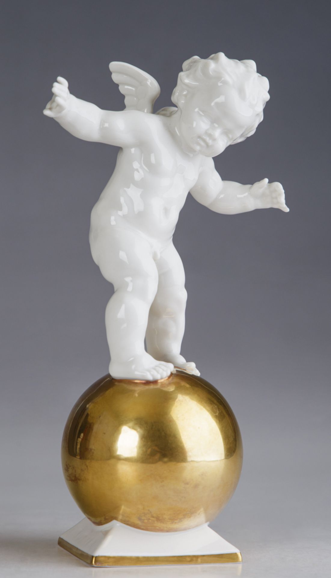 Putto auf Goldkugel, Porzellan, Hutschenreuther, Mitte 20. Jh. - Bild 2 aus 4