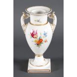 Porzellanvase mit Blumendekor, KPM Berlin, 19./20. Jh.