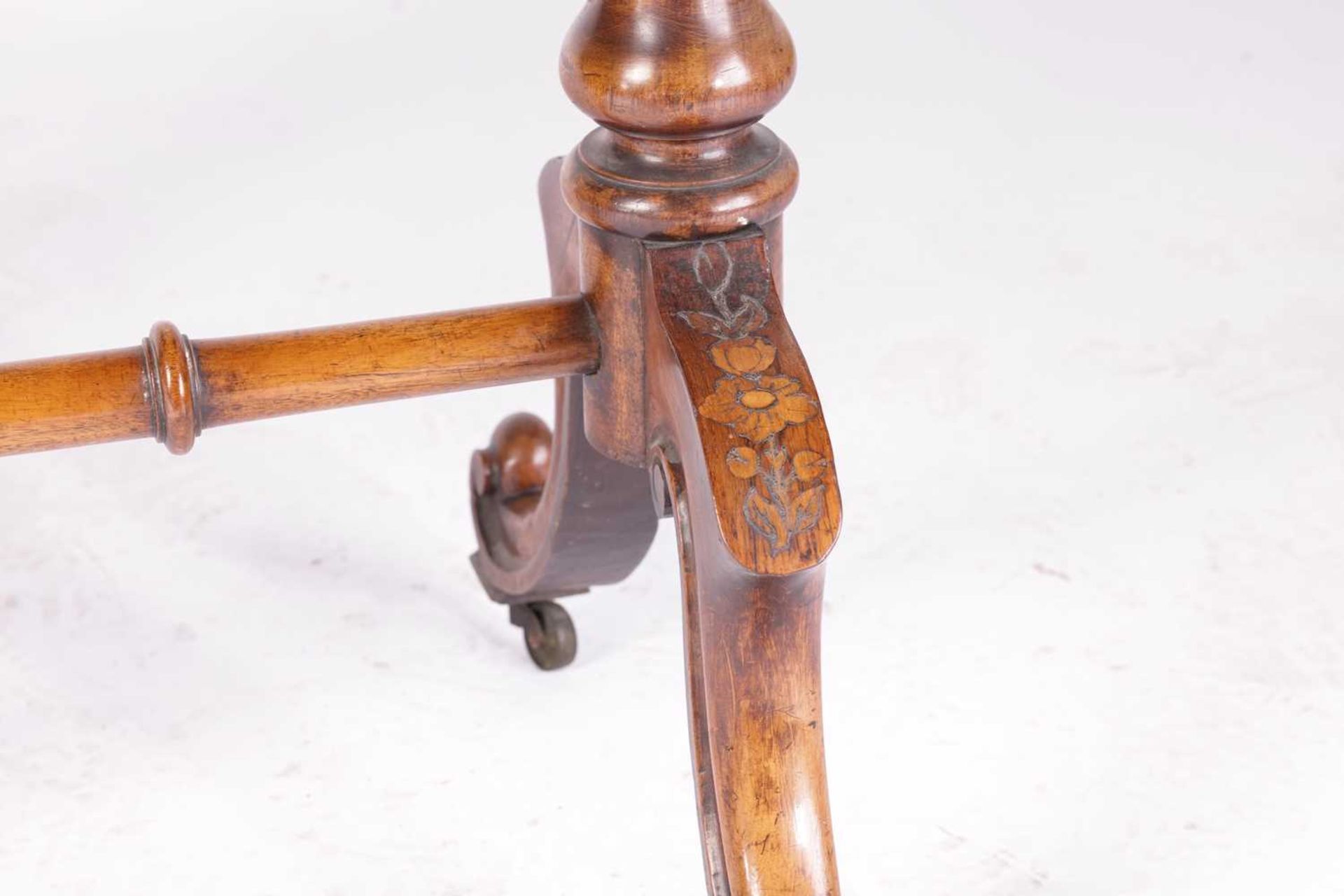 A Victorian marquetry inlaid walnut rectangular end table, the broad crossbanded top with a border - Image 4 of 7