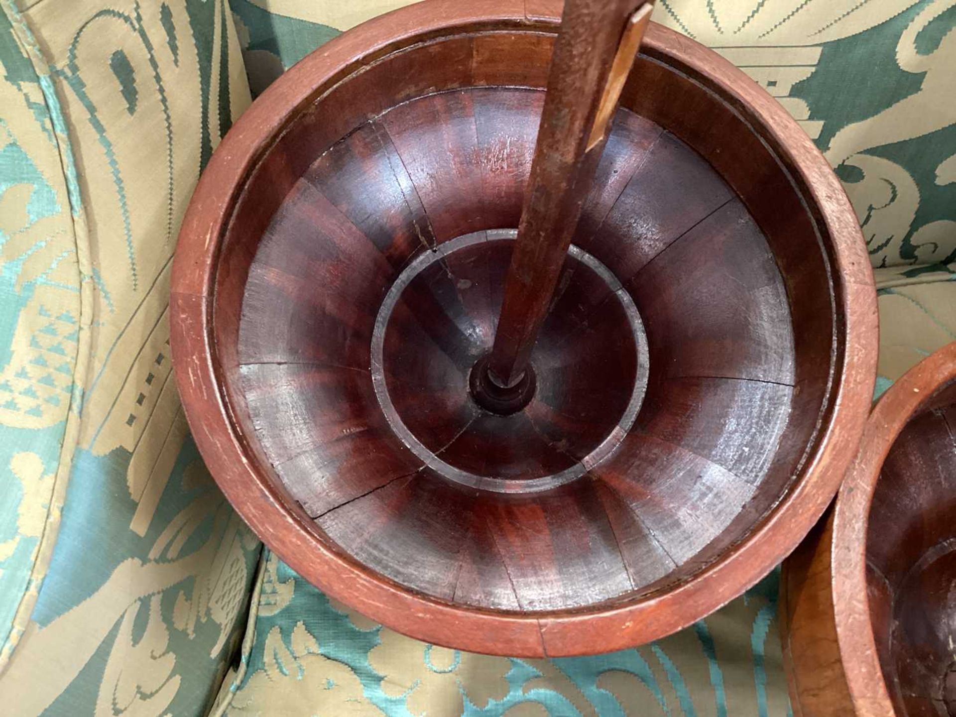 A fine pair of George III Sheraton period mahogany cutlery urn and covers, with fitted galleries - Image 6 of 18