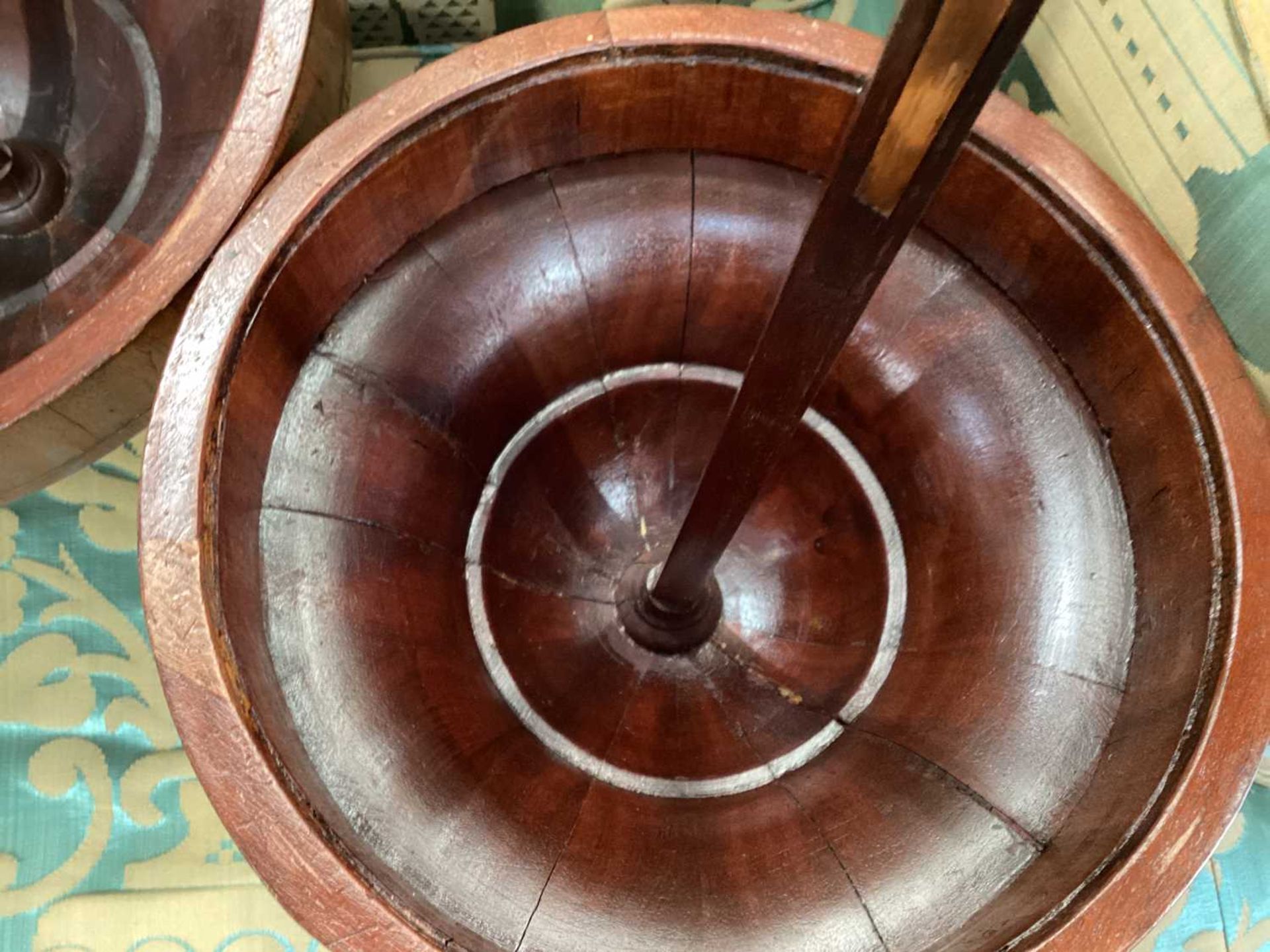 A fine pair of George III Sheraton period mahogany cutlery urn and covers, with fitted galleries - Image 7 of 18