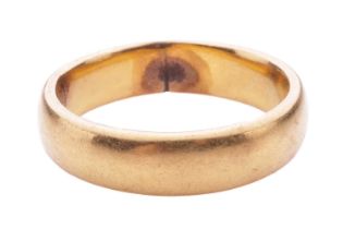A wedding band in 22ct yellow gold, in a D-section shank, London hallmarked with maker's mark for