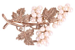 A pearl-set vine brooch in 9ct gold, featuring round cultured pearls in mount realistically modelled