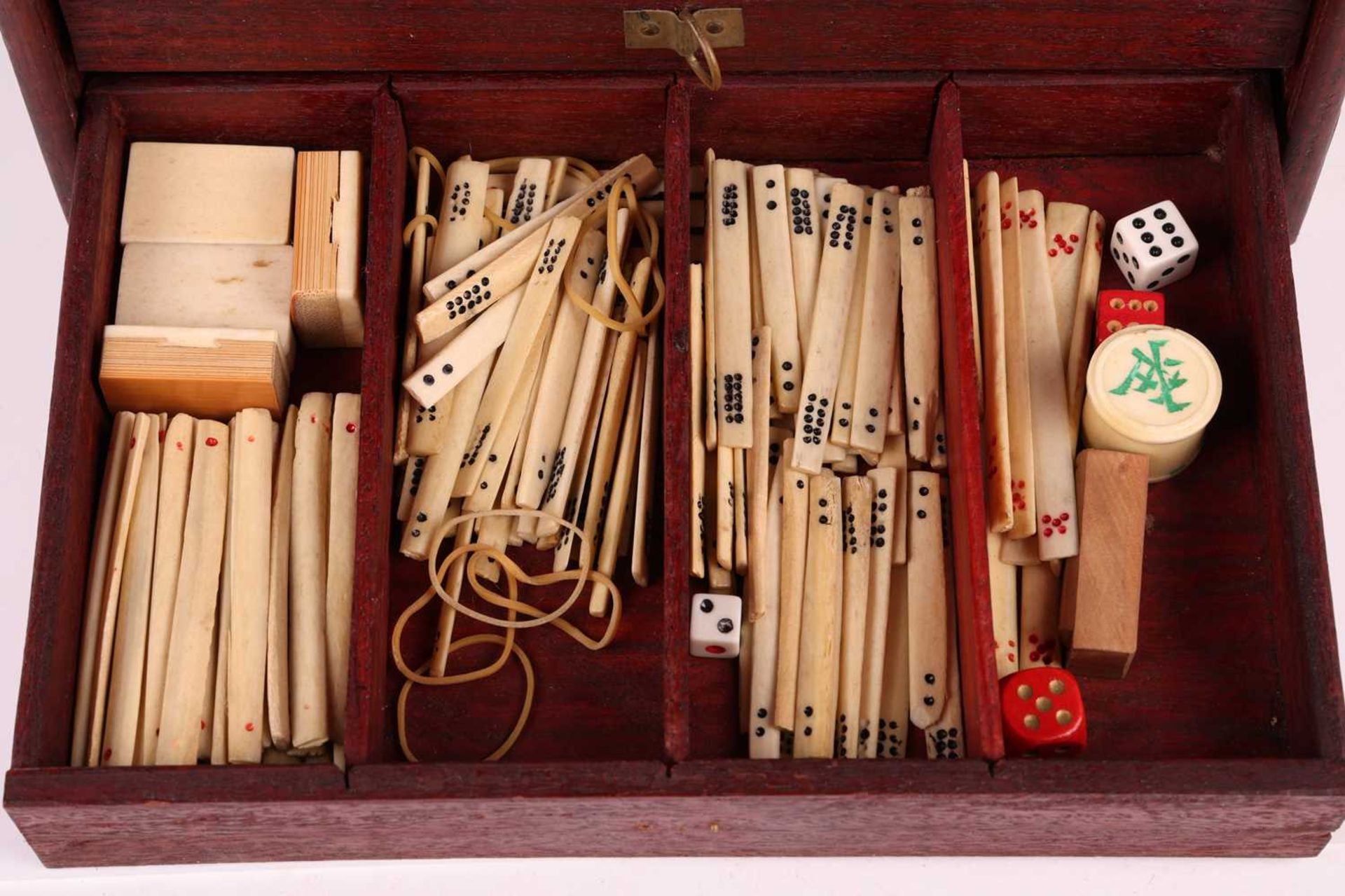 A Chinese rosewood-cased mahjong set with bone and bamboo tiles the sliding door bearing the word - Image 6 of 10