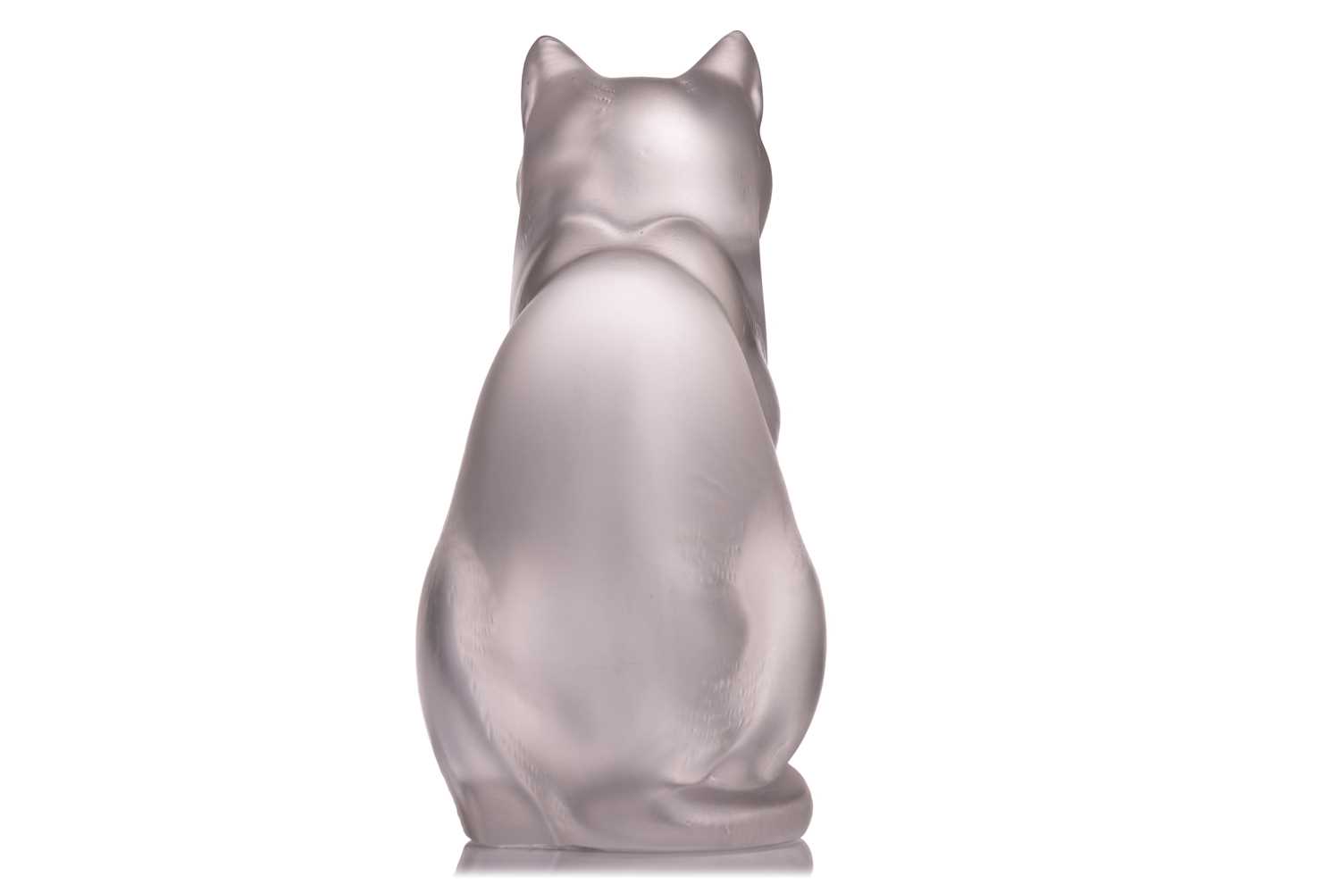 A Lalique frosted glass model of a seated cat, engraved mark 'Lalique France', 21 cm high. Chip - Bild 6 aus 6