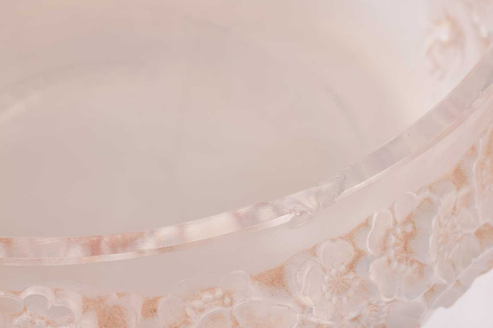 A Rene Lalique 'Primeveres' pattern moulded and frosted circular powder bowl and cover, the body - Image 5 of 5