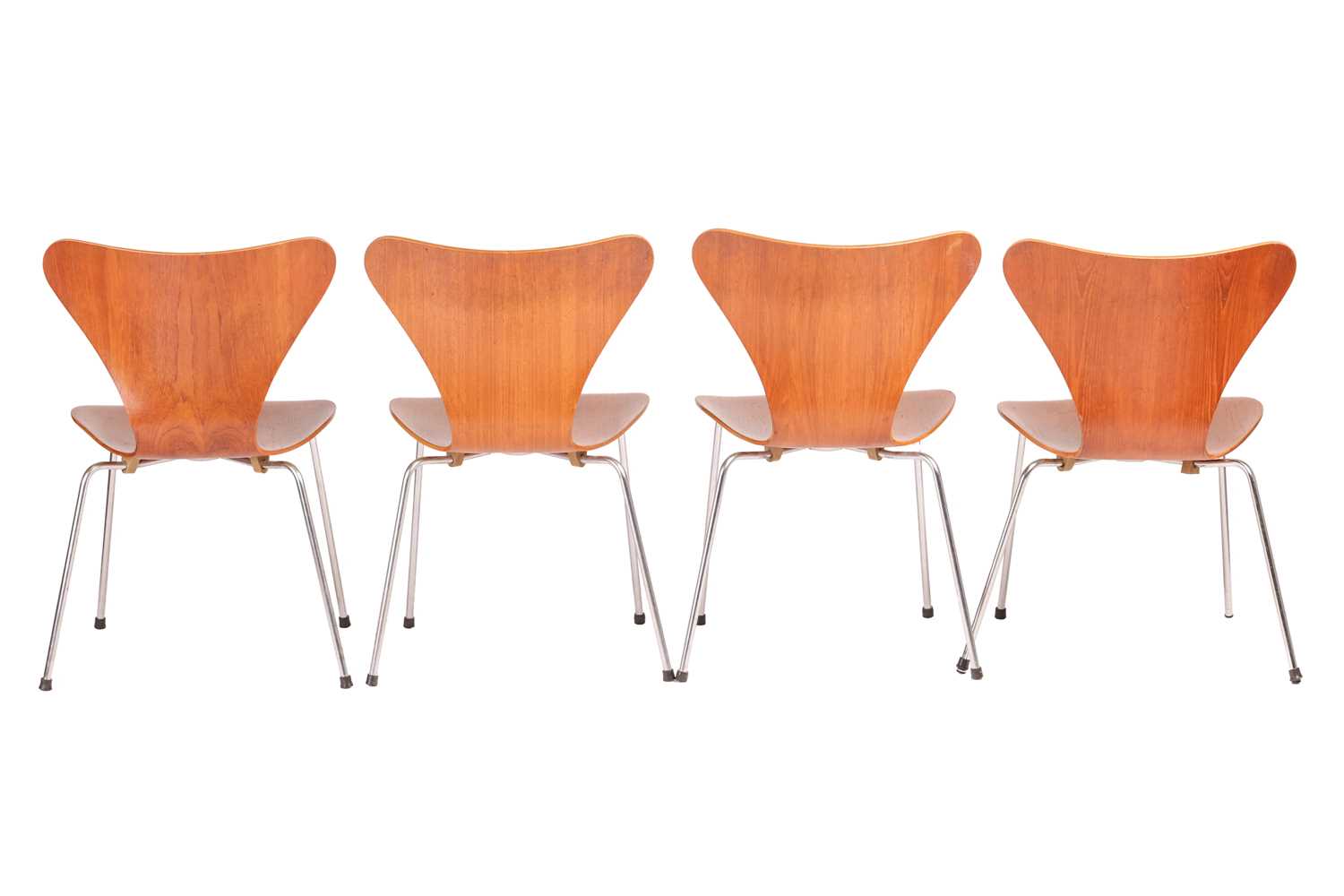 Arne Jacobsen for Fritz Hansen, set of four Sjuan chairs with laminated teak shell and chrome - Image 2 of 7