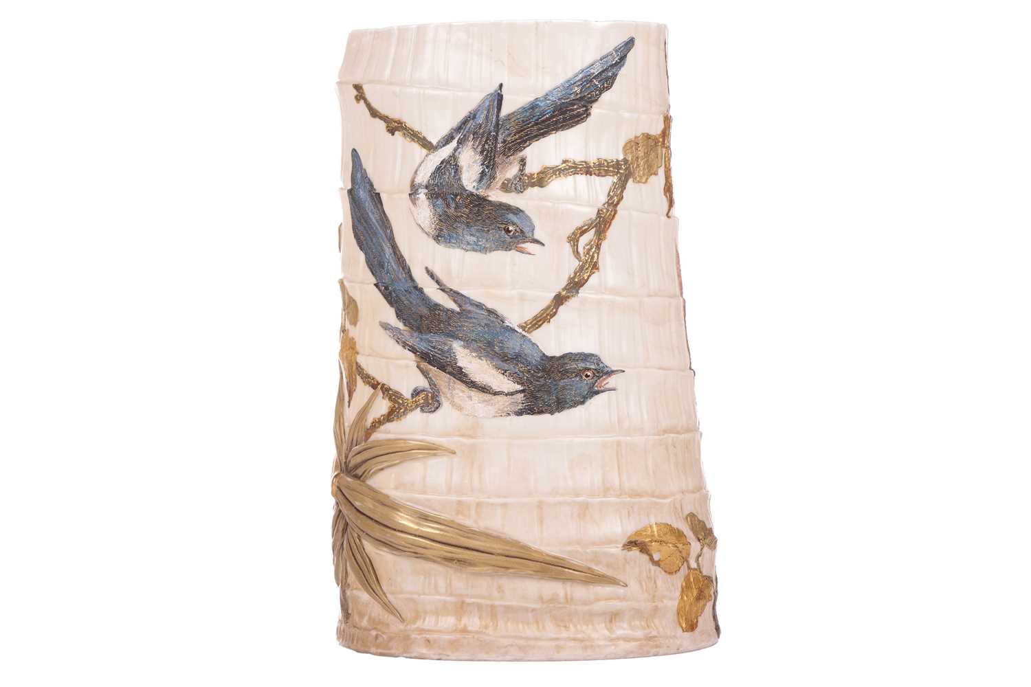 A large Worcester Aesthetic Movement vase, late 19th century, of tree-trunk form with two magpies - Image 2 of 6