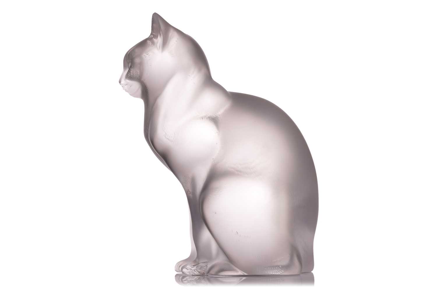 A Lalique frosted glass model of a seated cat, engraved mark 'Lalique France', 21 cm high. Chip - Bild 5 aus 6
