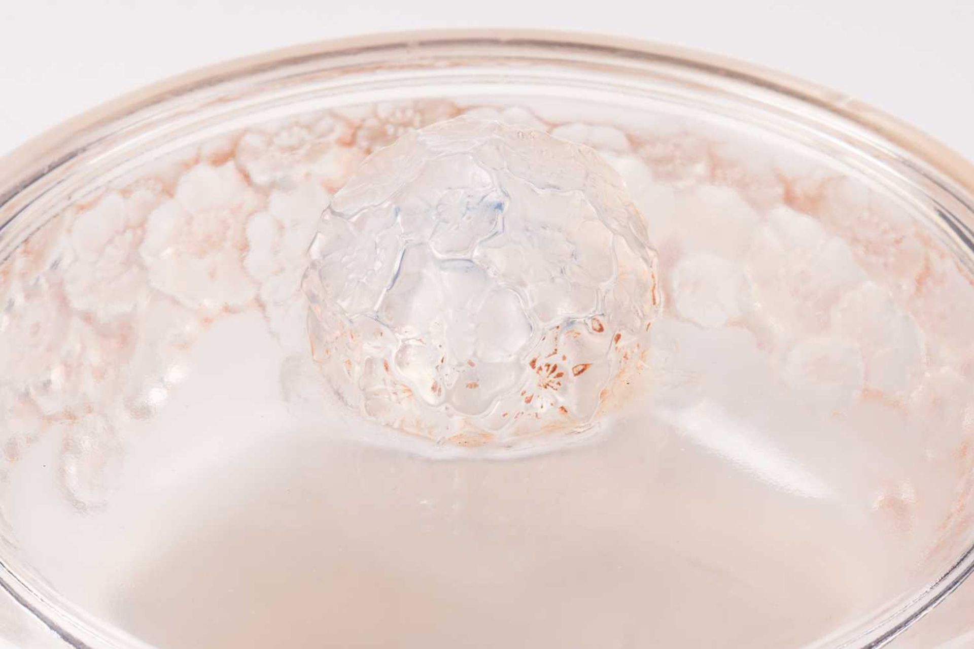 A Rene Lalique 'Primeveres' pattern moulded and frosted circular powder bowl and cover, the body - Image 3 of 5