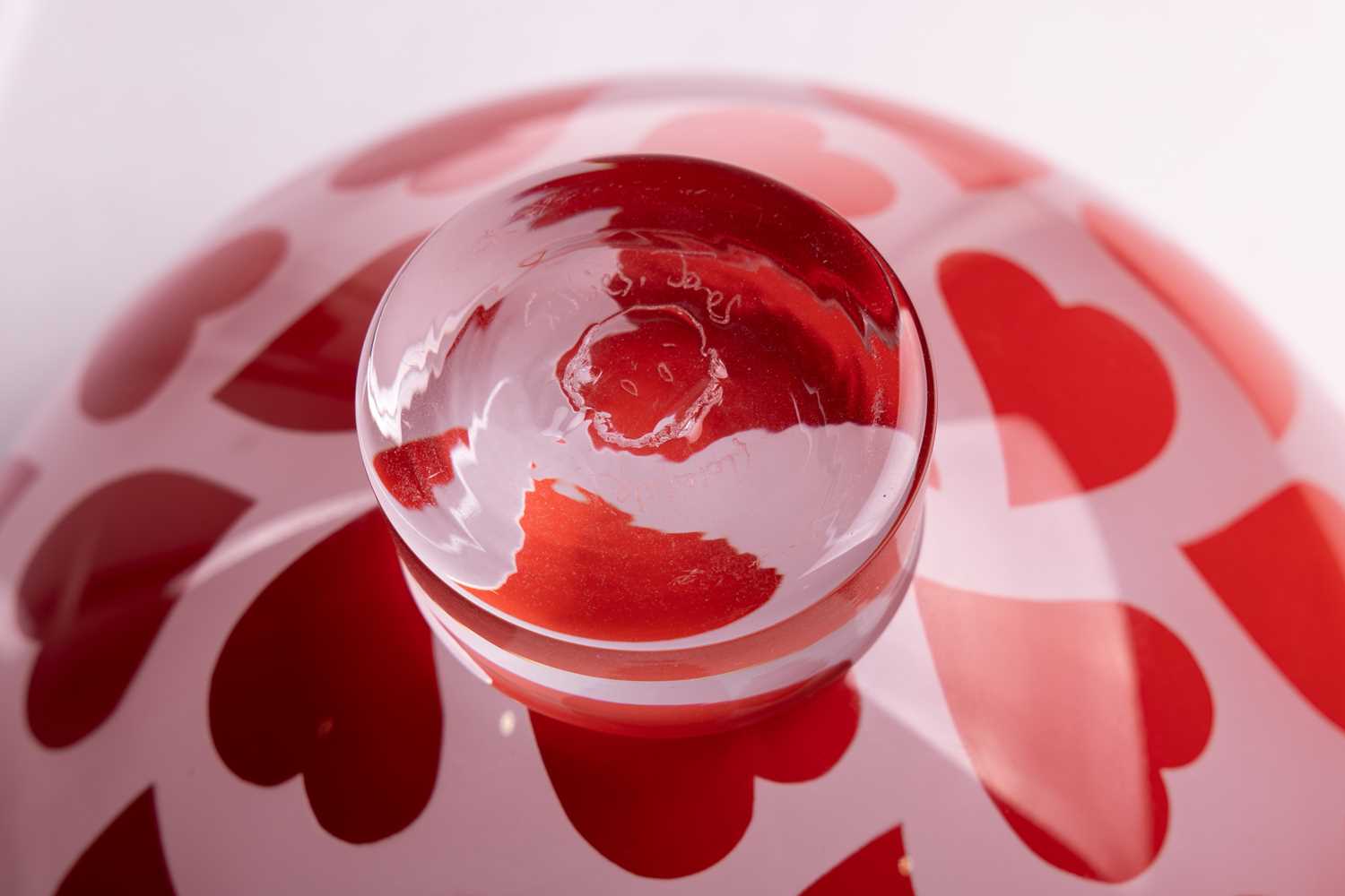 A Gillies Jones art glass bowl, with red heart decoration on a circular foot, etched signature to - Image 6 of 7