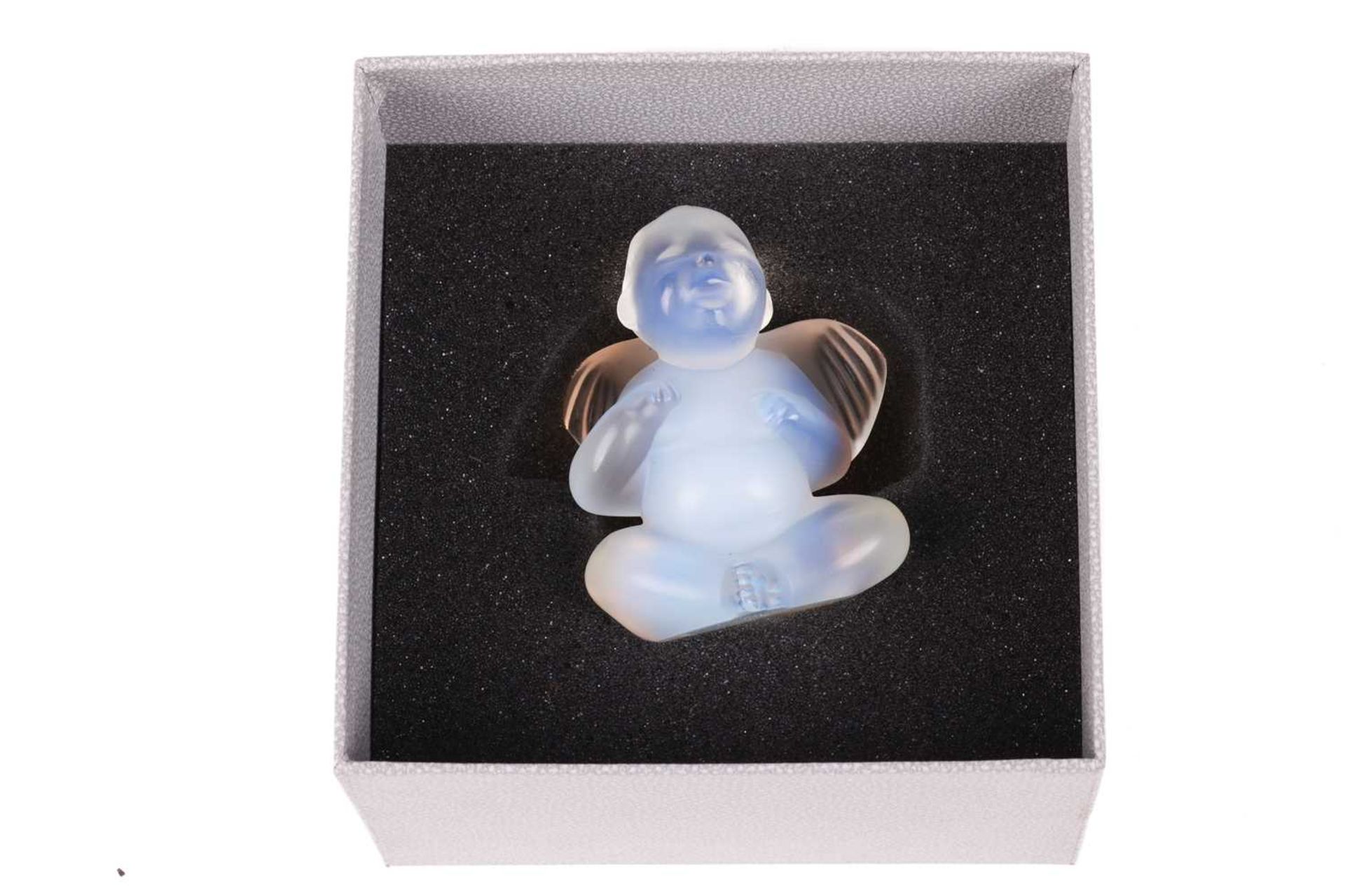 A contemporary Lalique opaline crystal glass paperweight, modelled as a seated cherub / putti, 7.5 - Image 6 of 6