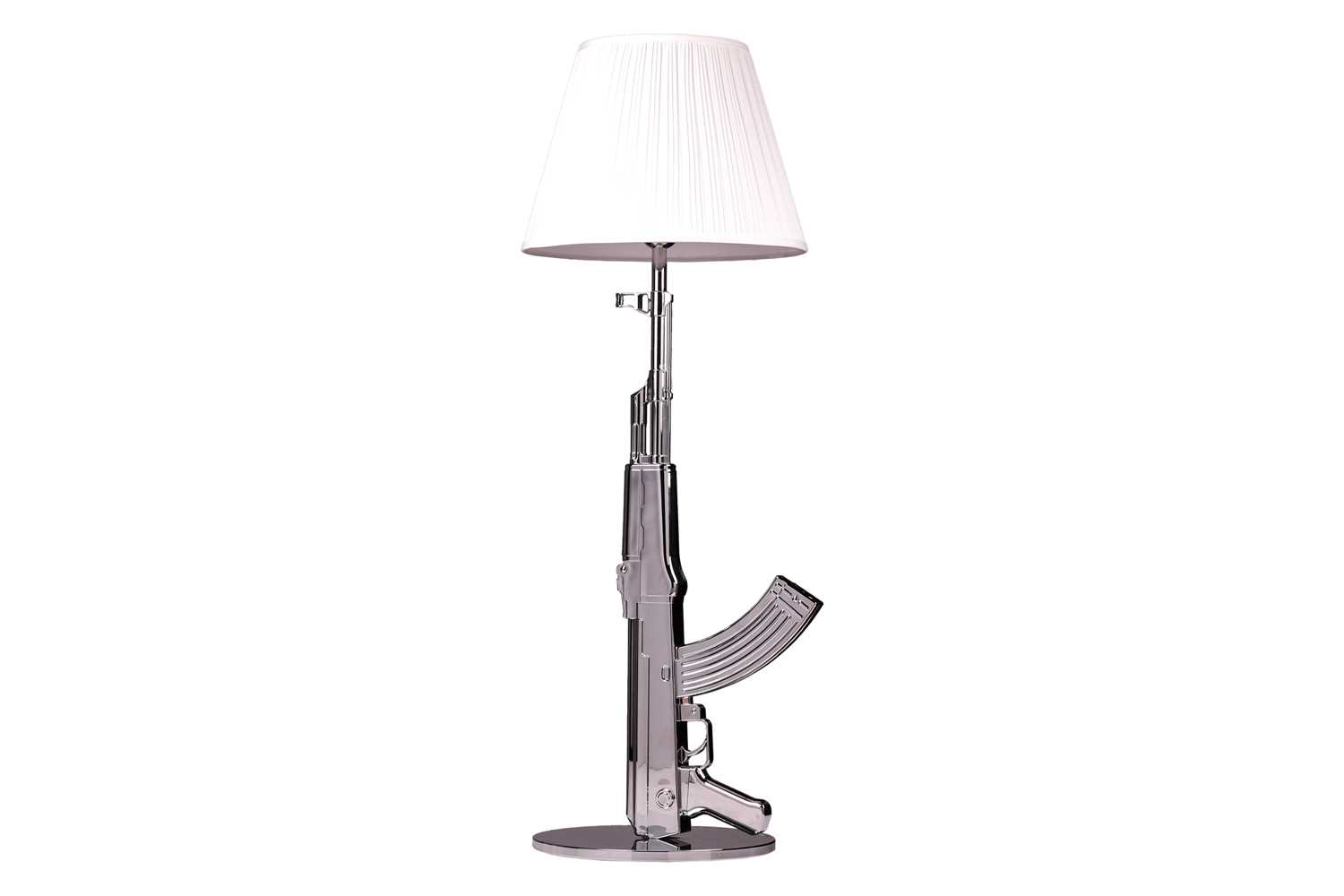 Philippe Starck for Flos, a large chrome metal table lamp modelled as an AK47, the circular base - Bild 2 aus 4