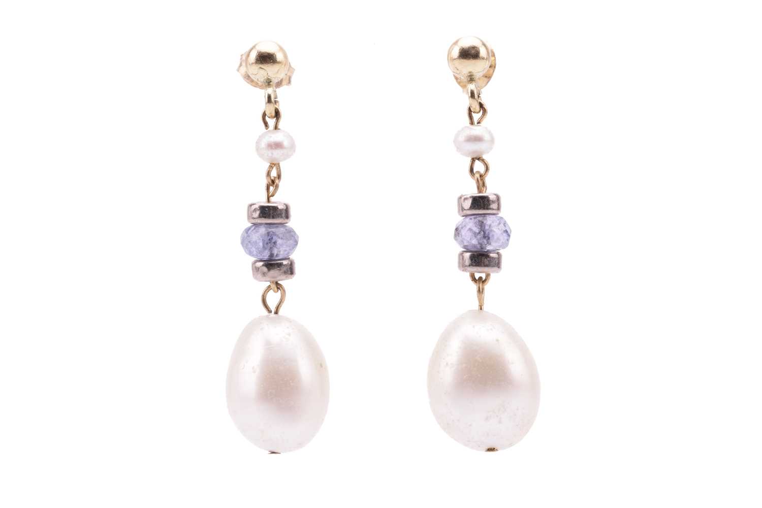 A cultured pearl and tanzanite pendant on chain, together with a pair of matching drop earrings; of  - Image 6 of 7