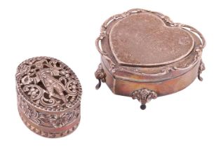 An Edwardian silver oval box pierced with an 18th century Dandy gallant, Birmingham 1902, maker