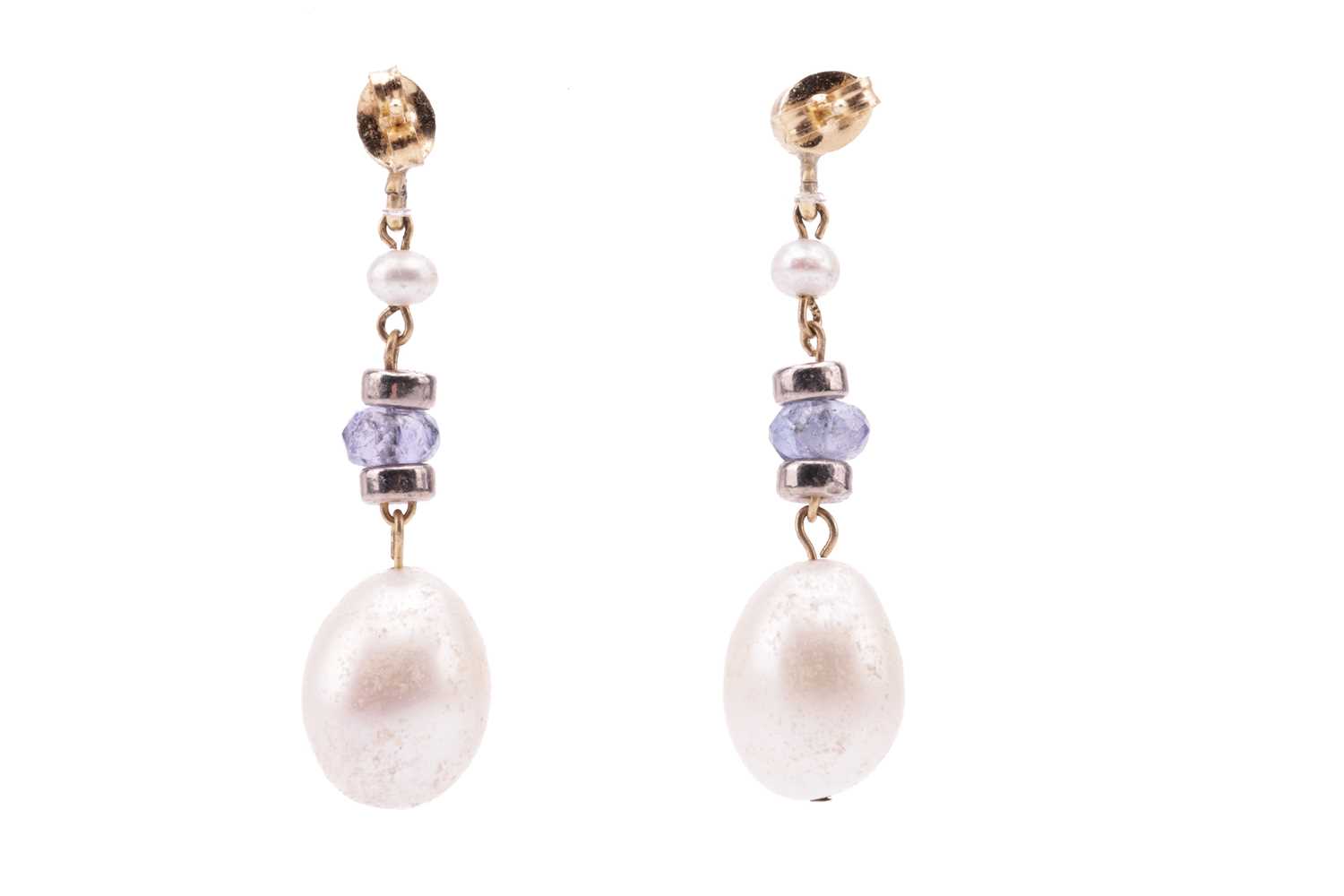 A cultured pearl and tanzanite pendant on chain, together with a pair of matching drop earrings; of  - Image 7 of 7