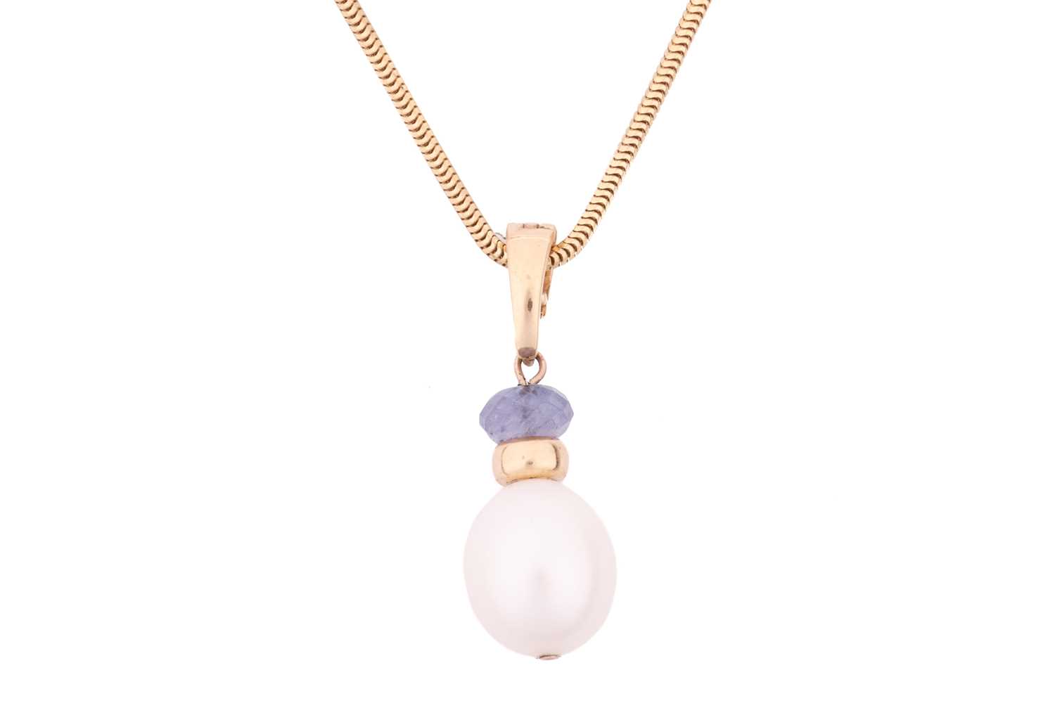 A cultured pearl and tanzanite pendant on chain, together with a pair of matching drop earrings; of  - Image 3 of 7