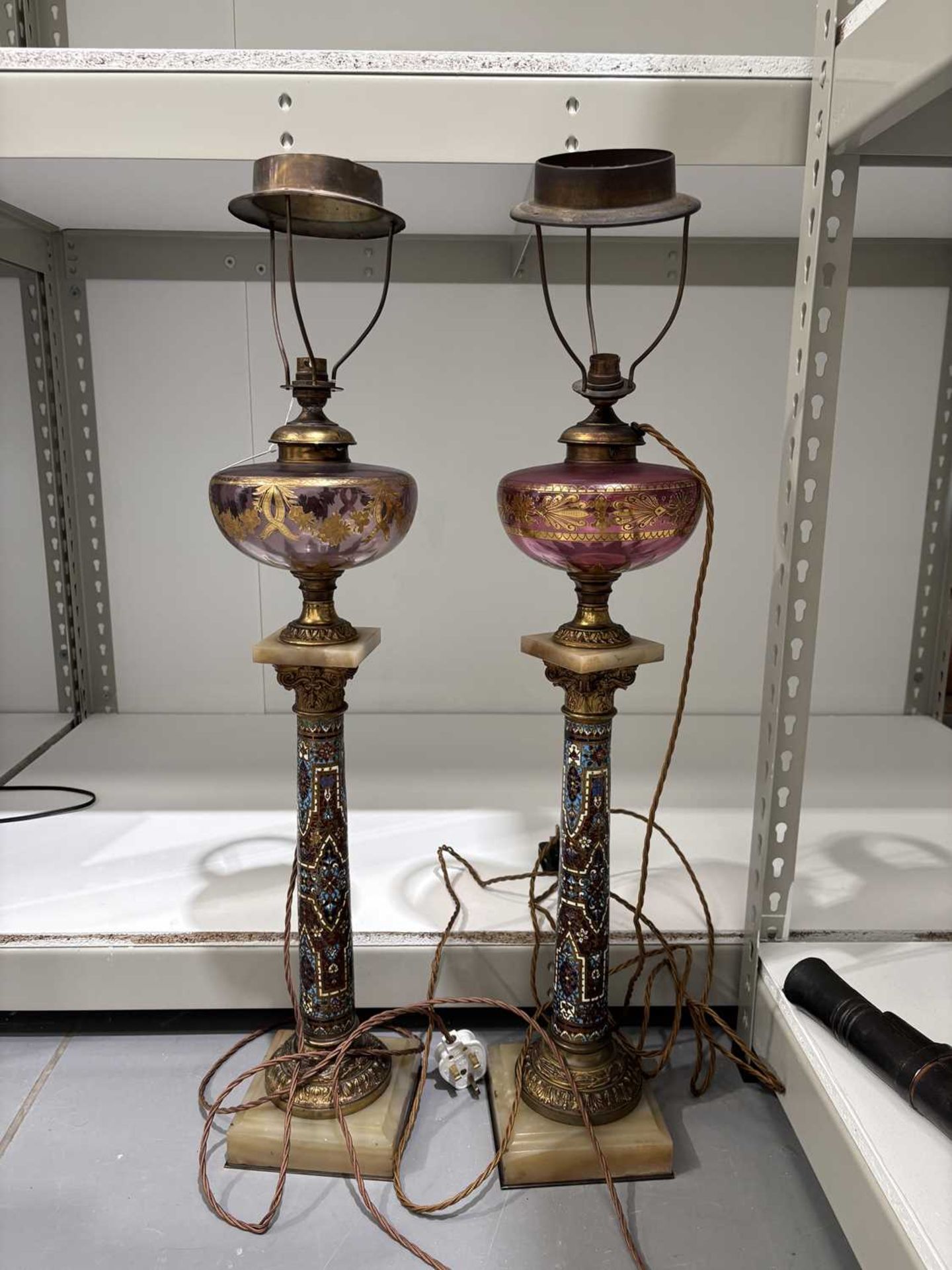A pair of 19th-century French onyx, gilt metal and champléve enamel oil lamp bases of Corinthian col - Bild 6 aus 18