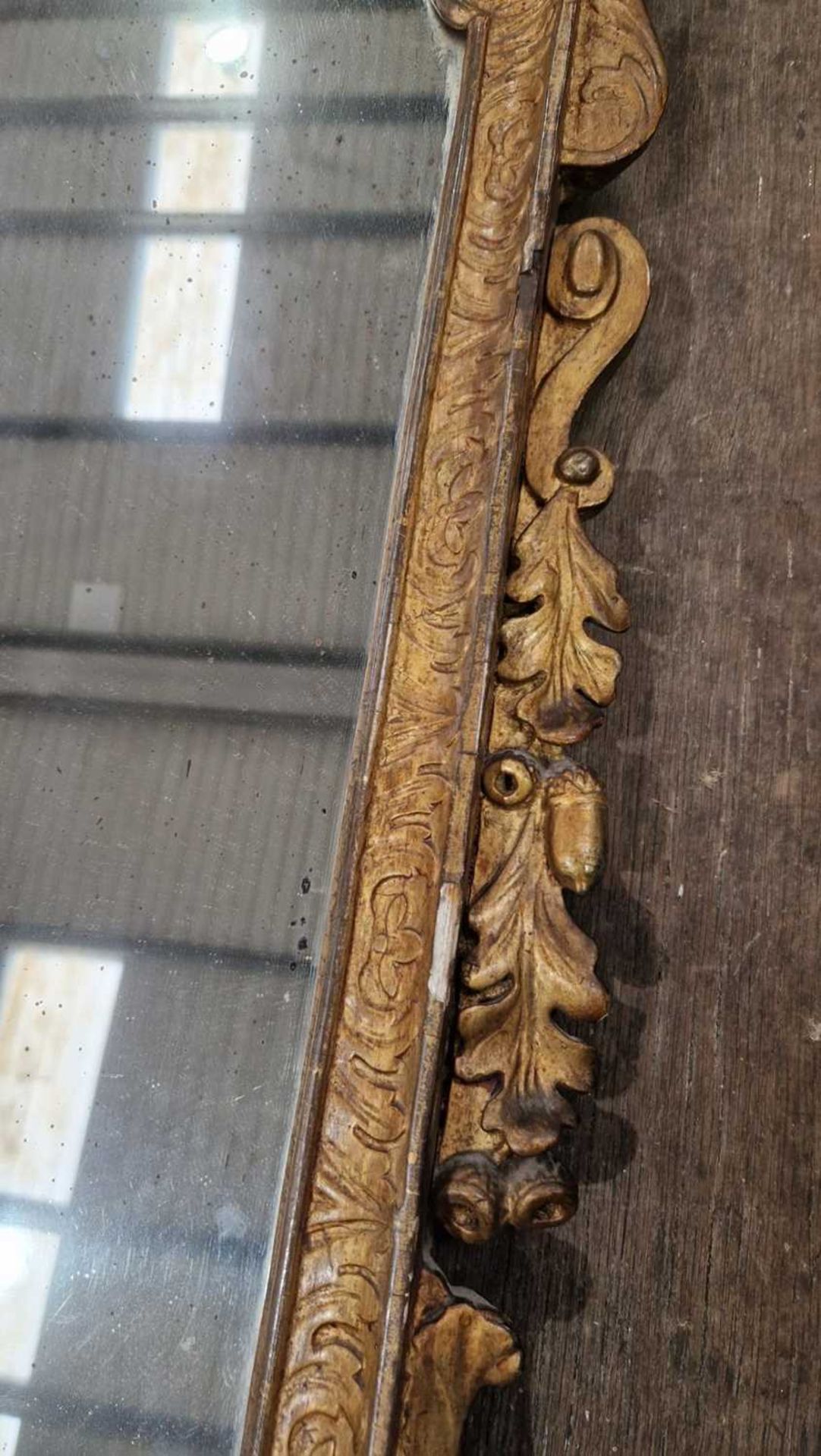In the Manner of James Moore; A George I carved wood gilt gesso wall mirror, with broken arch pedime - Bild 24 aus 25