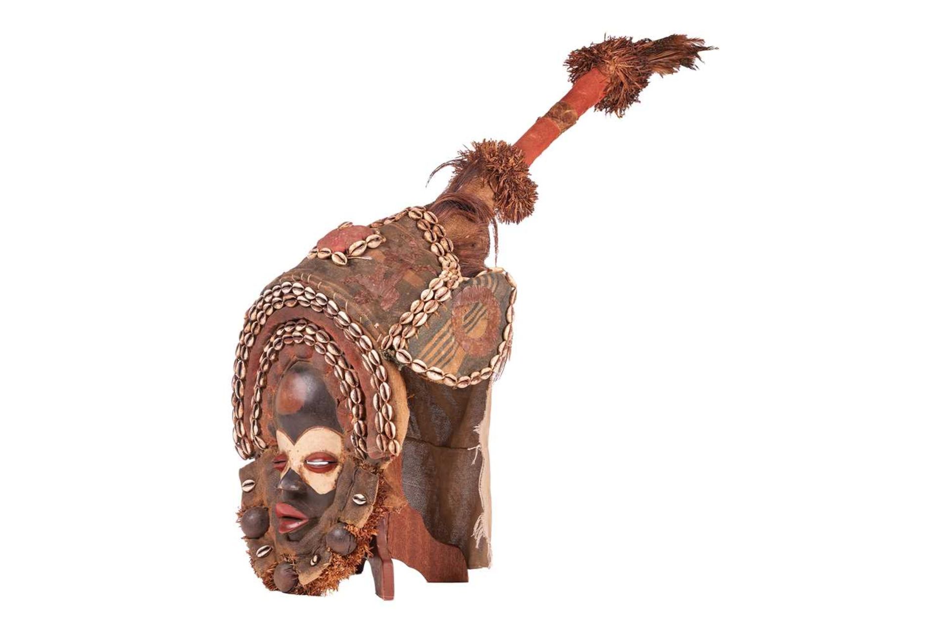 A Dan Gagon Headdress, late 20th century, the mask painted in colours and framed by two rows of shel - Bild 4 aus 8