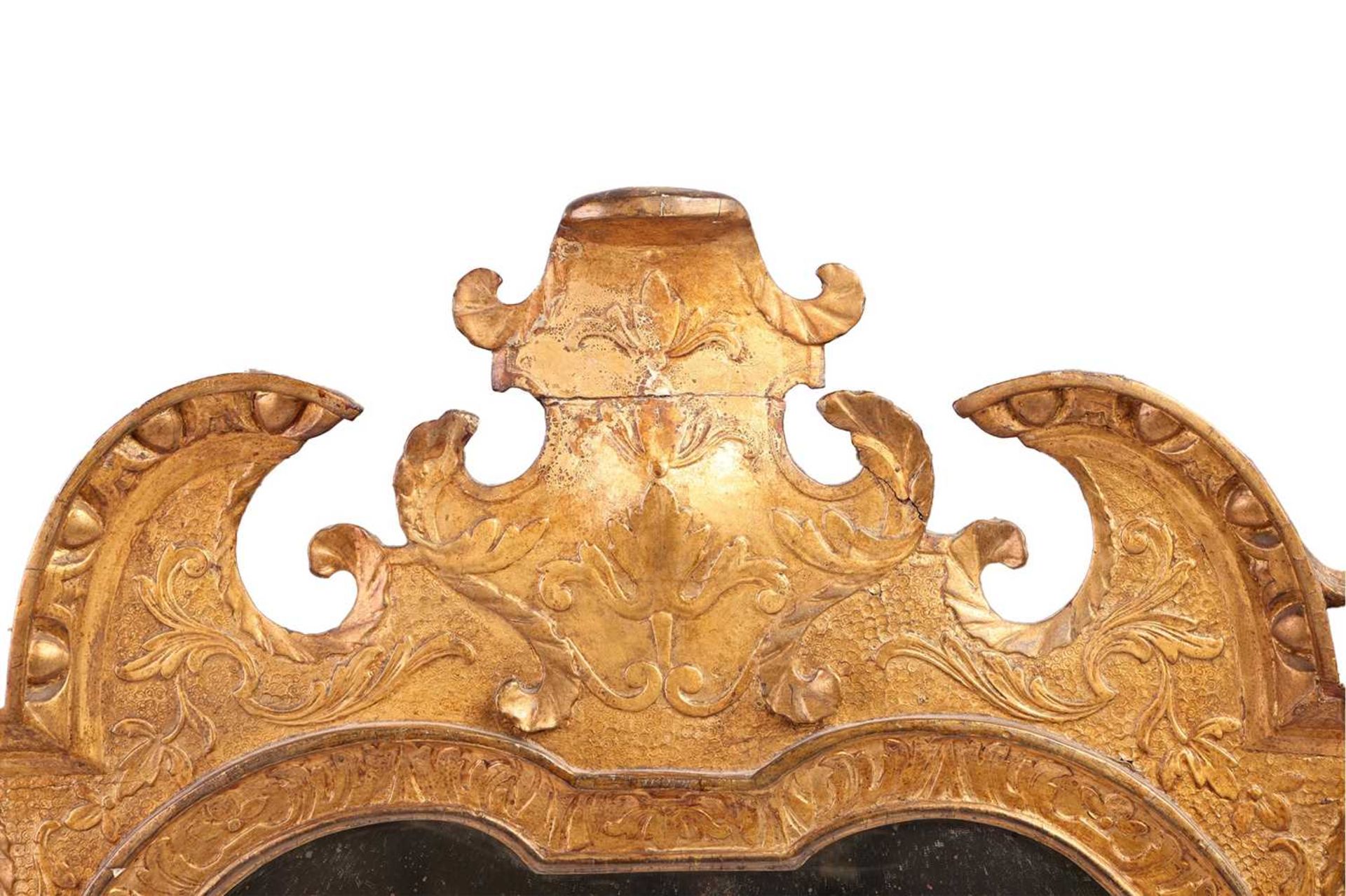 In the Manner of James Moore; A George I carved wood gilt gesso wall mirror, with broken arch pedime - Bild 4 aus 25