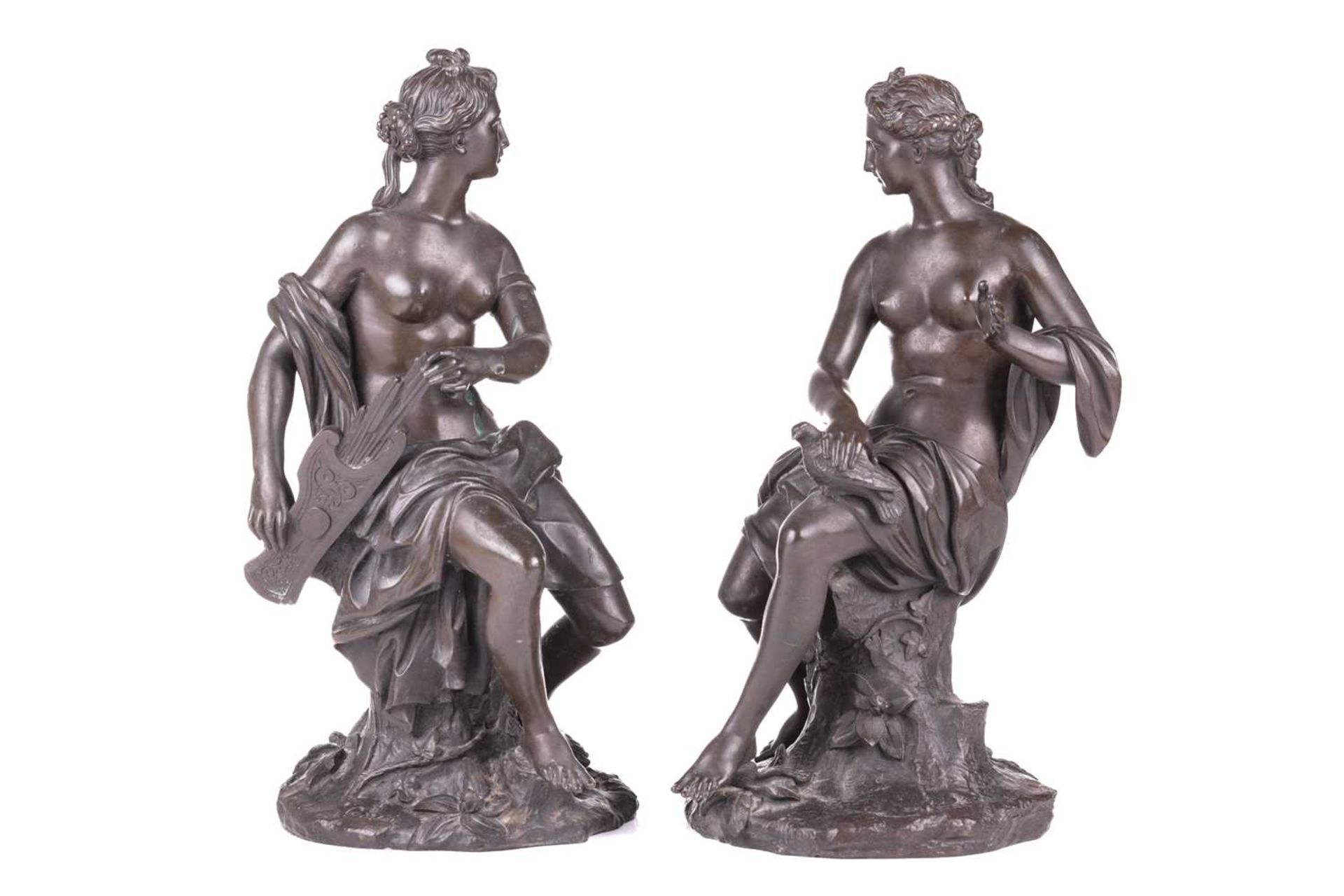 After Guillaume Coustou, a pair of seated Allegorical figures, one signed Coustou, bronze, 39 cm hig - Bild 3 aus 5