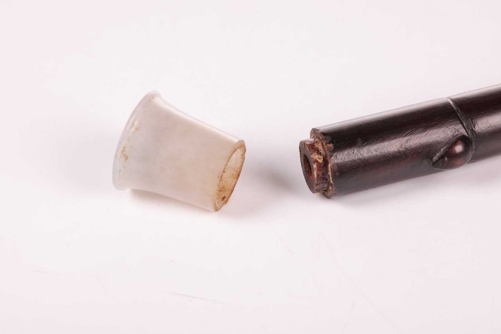 A 19th/20th-century Chinese zitan wood opium pipe with a white jade mouthpiece, paktong saddle and b - Bild 4 aus 10