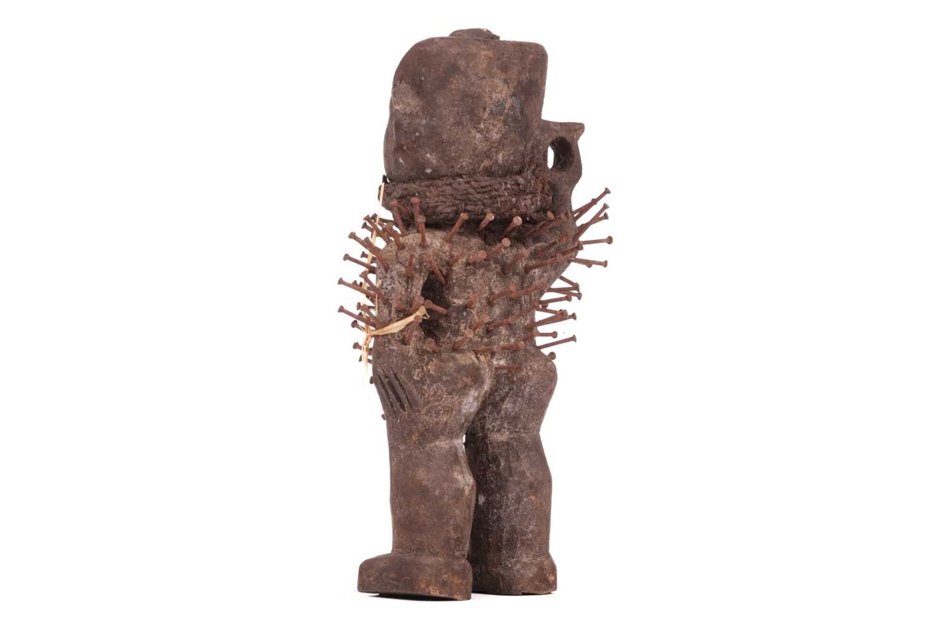 A small Bakongo nail fetish standing figure, 20th century, 22 cm high. - Bild 3 aus 7