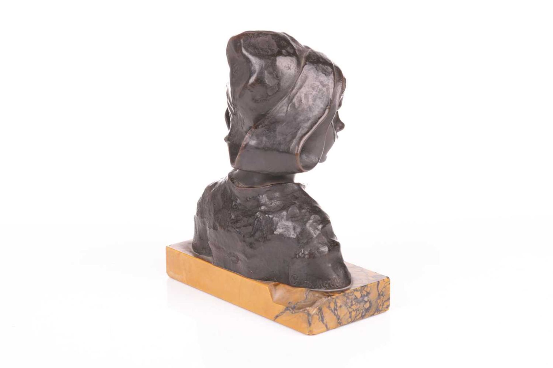 Ruth Milles (1873-1941), Head of a Breton Girl, patinated bronze on a marble base, signed verso, 16  - Bild 3 aus 5
