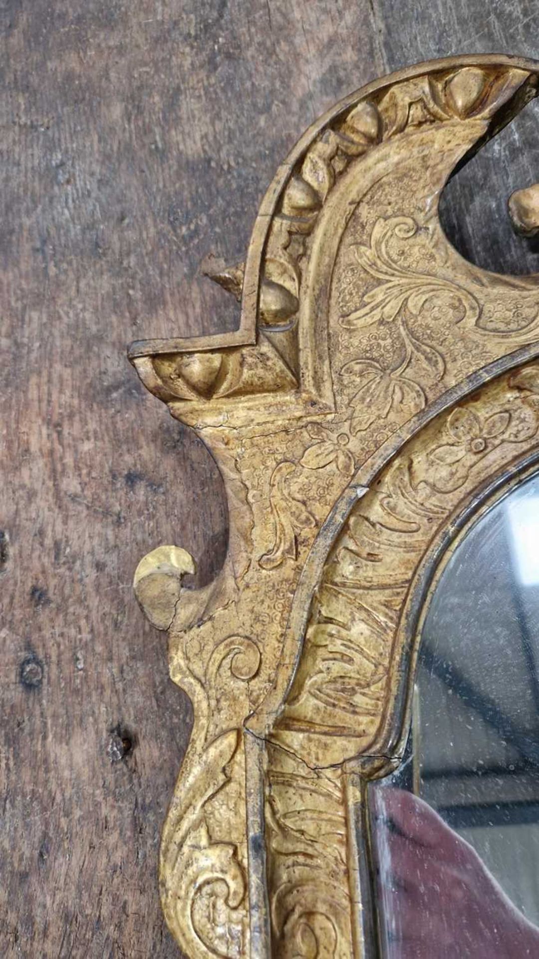 In the Manner of James Moore; A George I carved wood gilt gesso wall mirror, with broken arch pedime - Image 16 of 25