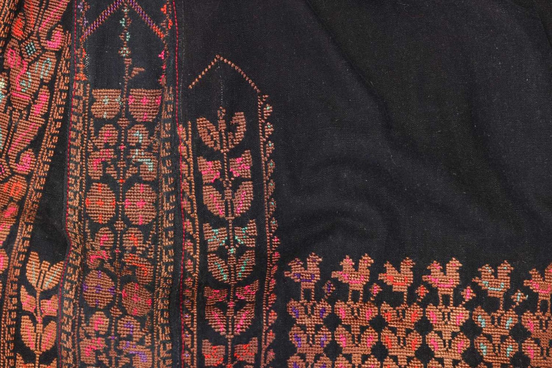 A Palestinian/Jordanian (?) lady's Thobe dress, with satin embellished shoulders and panels of geome - Image 10 of 10
