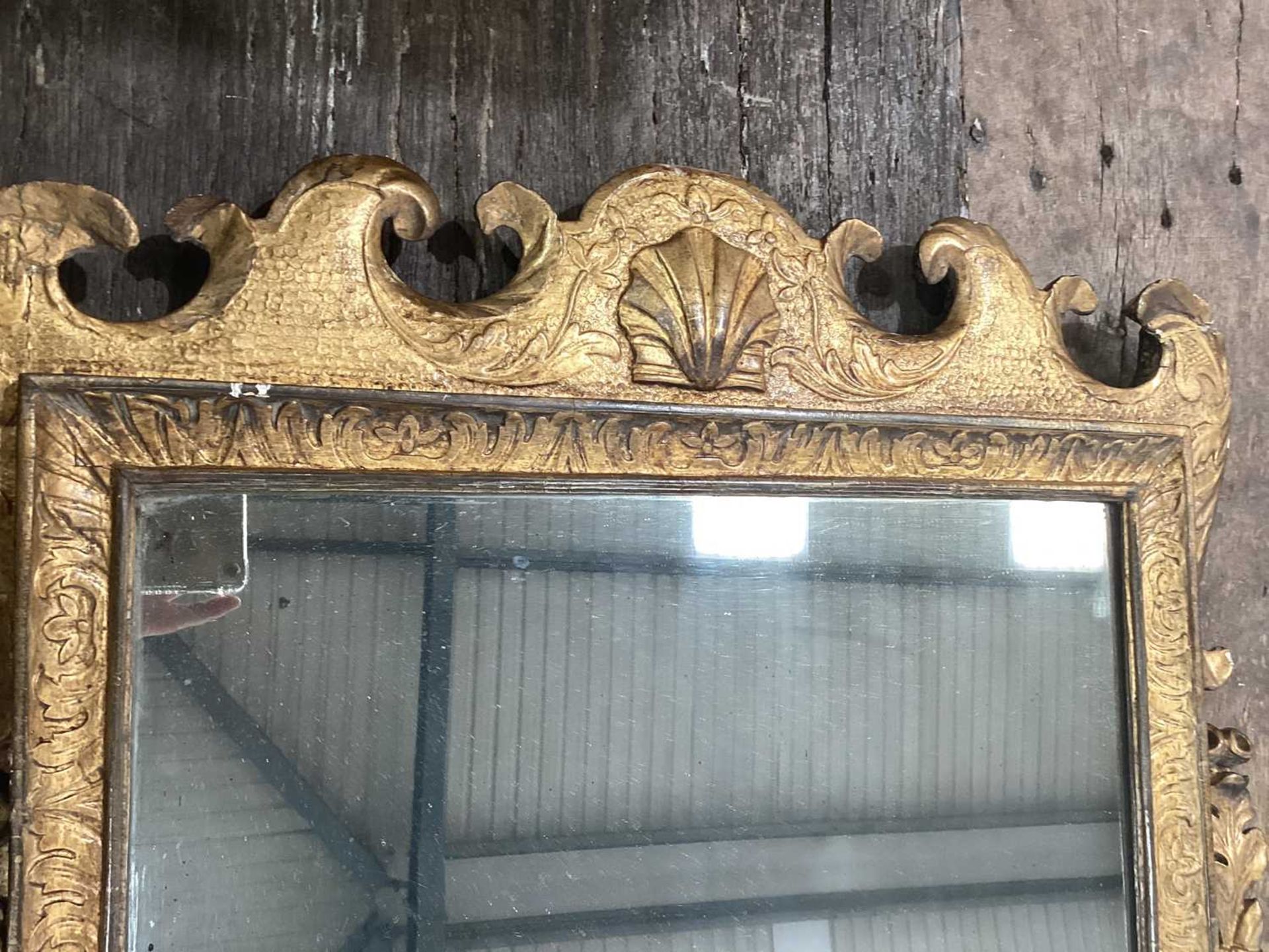 In the Manner of James Moore; A George I carved wood gilt gesso wall mirror, with broken arch pedime - Bild 9 aus 25