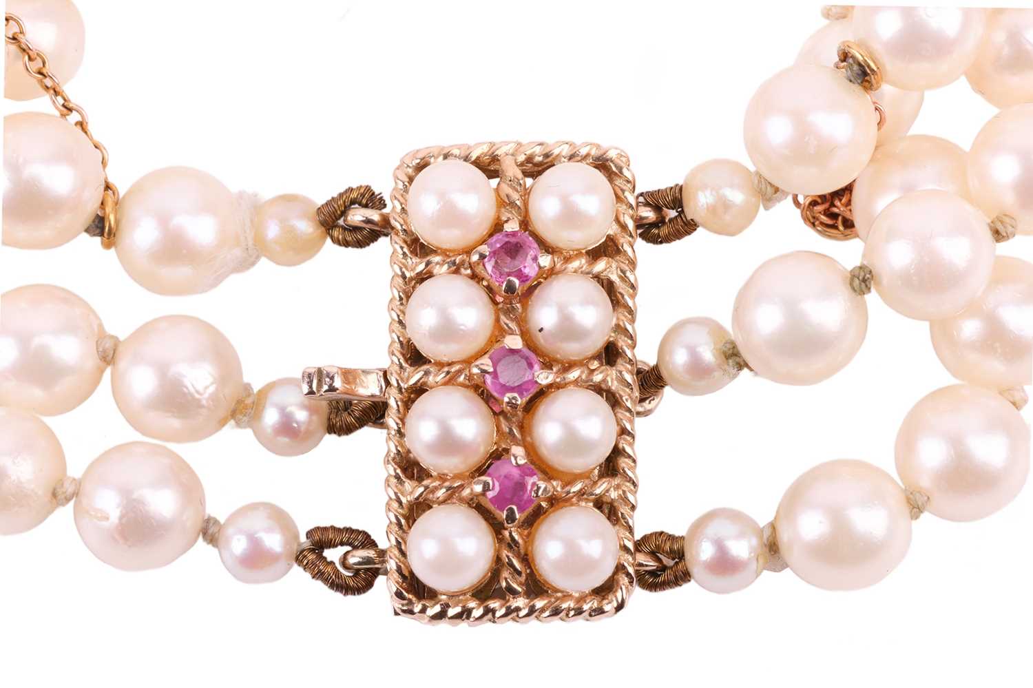 A three-strand pearl choker necklace and matching bracelet, the cultured pearls of cream body colour - Image 5 of 8