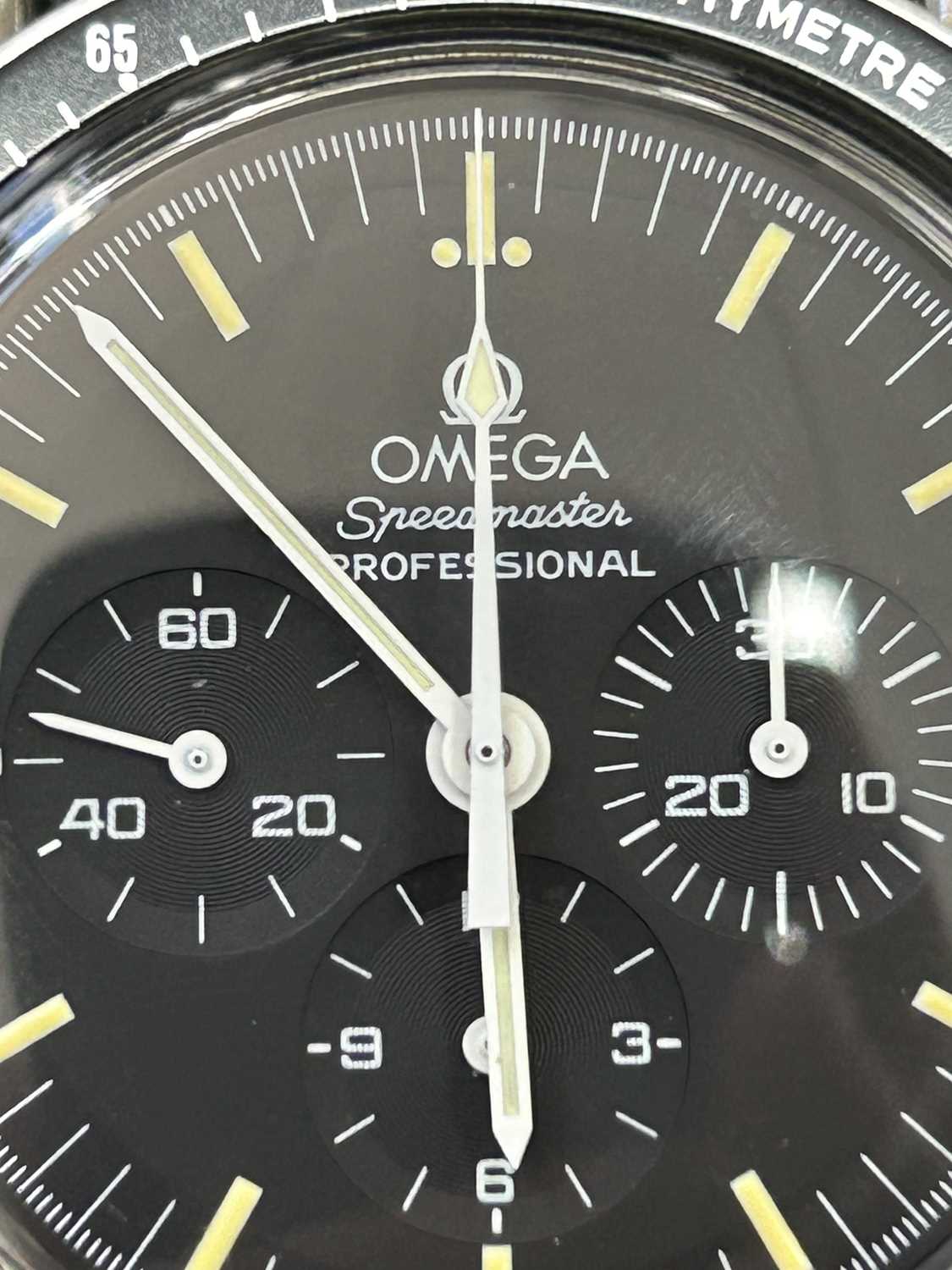An Apollo XI 25-year Aniversary Limited edition Omega Speedmaster Moon Watch. No: 582/2500Model: 389 - Image 12 of 14
