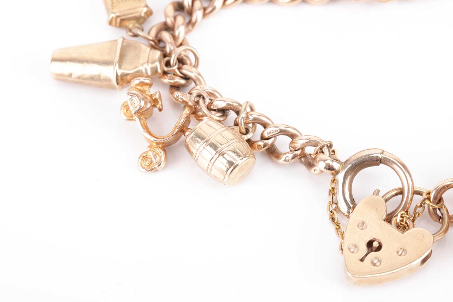 A charm bracelet in 9ct gold, composed of a series of cable links, suspending with nineteen charms,  - Image 5 of 5