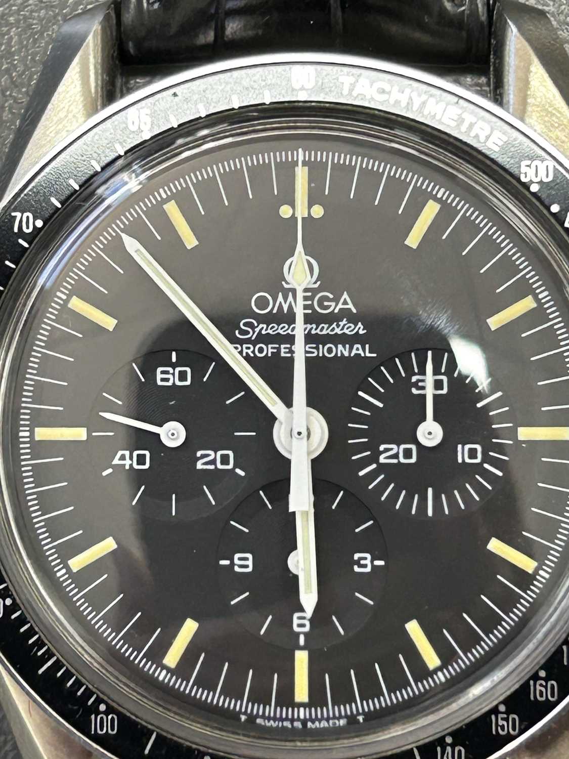 An Apollo XI 25-year Aniversary Limited edition Omega Speedmaster Moon Watch. No: 582/2500Model: 389 - Image 14 of 14