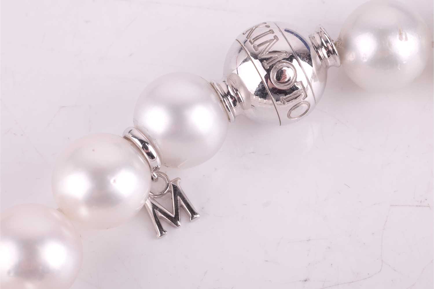 Mikimoto - a single-strand South Sea pearl with a diamond-set clasp, comprising a row of graduated p - Image 4 of 5