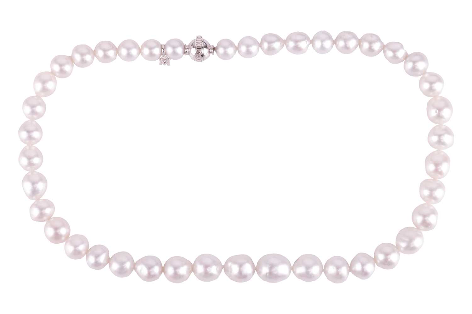 Mikimoto - a single-strand South Sea pearl with a diamond-set clasp, comprising a row of graduated p - Image 2 of 5