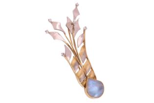 A gem-set brooch in 18ct bi-coloured gold, of aigrette form, featuring a teardrop-shaped peristerite