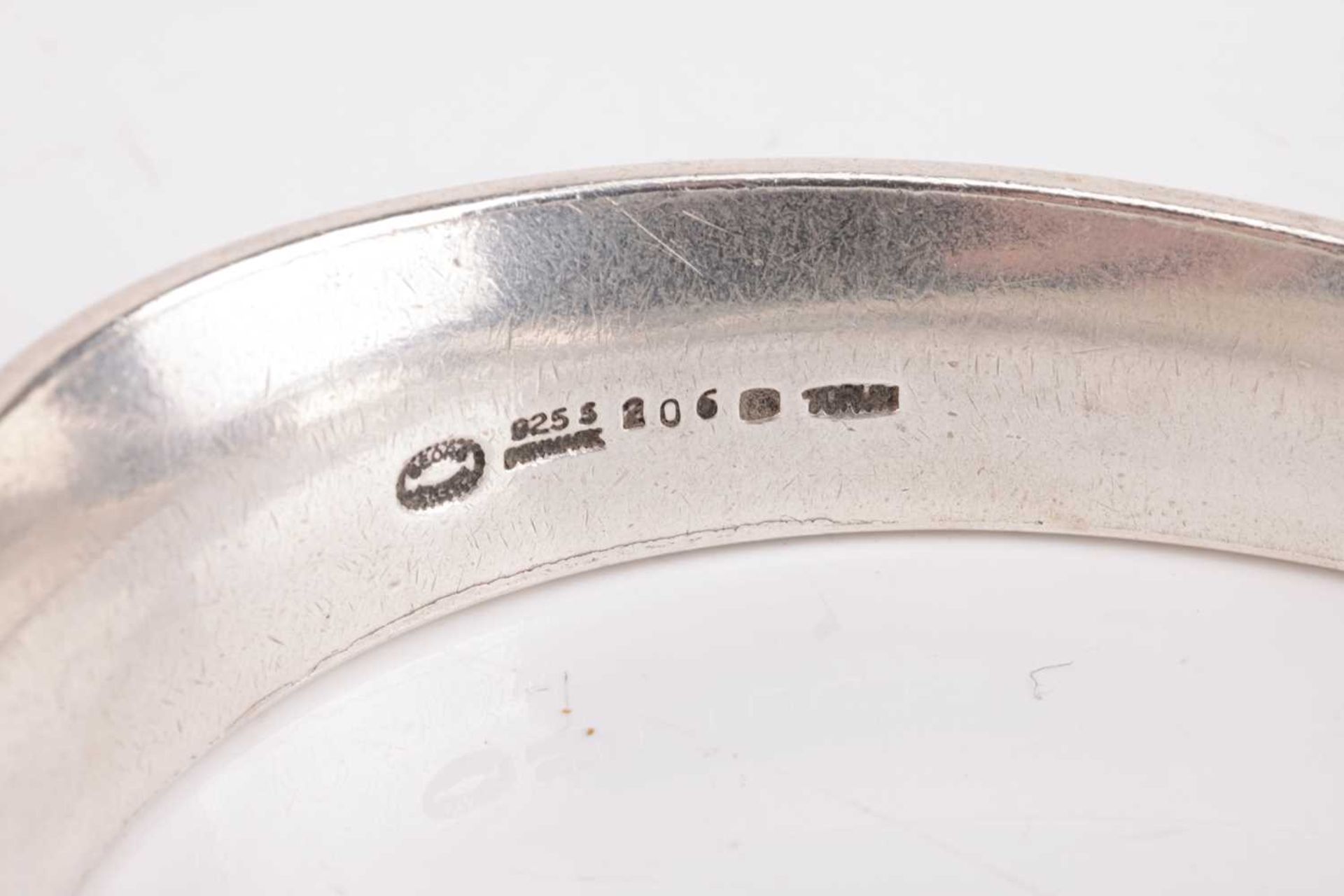 Georg Jensen - a 'Möbius' closed bangle, constructed with a tapering and slightly concave strip, des - Image 3 of 3