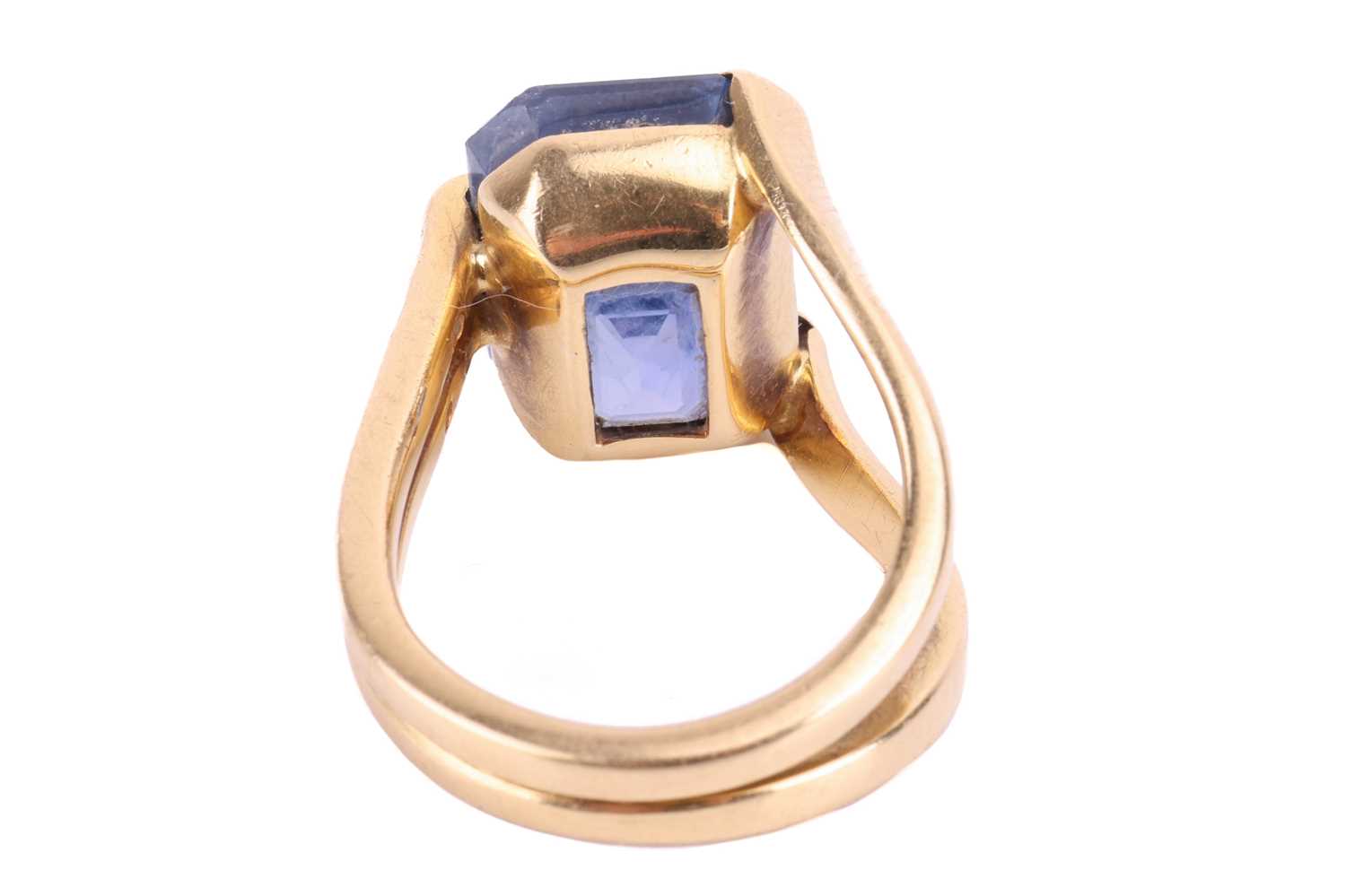 An unheated colour-change Ceylon sapphire solitaire ring, featuring an octagonal step-cut sapphire o - Image 4 of 4