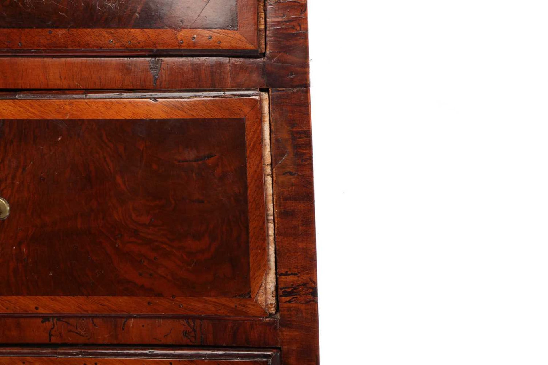 A George II walnut chest on stand, with diagonal crossbanding, the cavetto moulded cornice over thre - Bild 4 aus 7