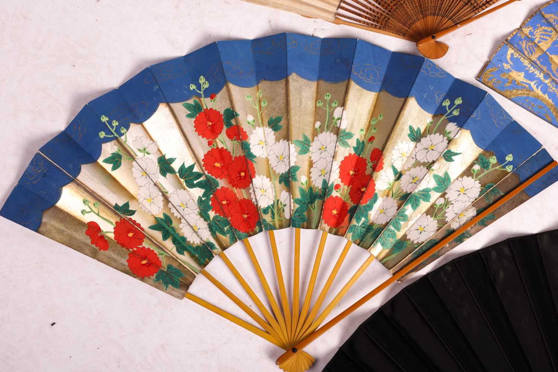 A collection of ten late 19th and early 20th century fans, Japanese, Chinese and European, including - Image 5 of 15