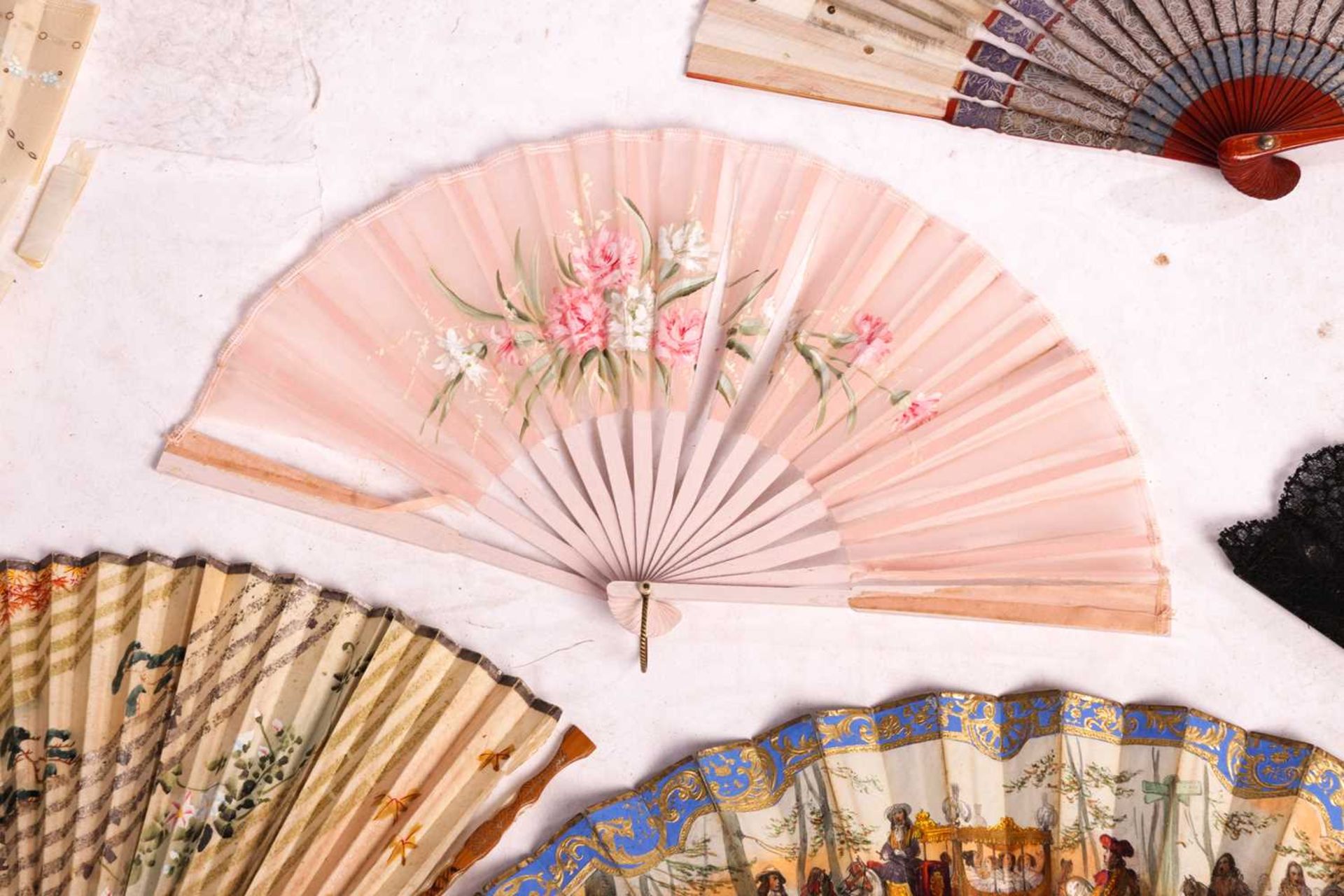 A collection of ten late 19th and early 20th century fans, Japanese, Chinese and European, including - Image 12 of 15