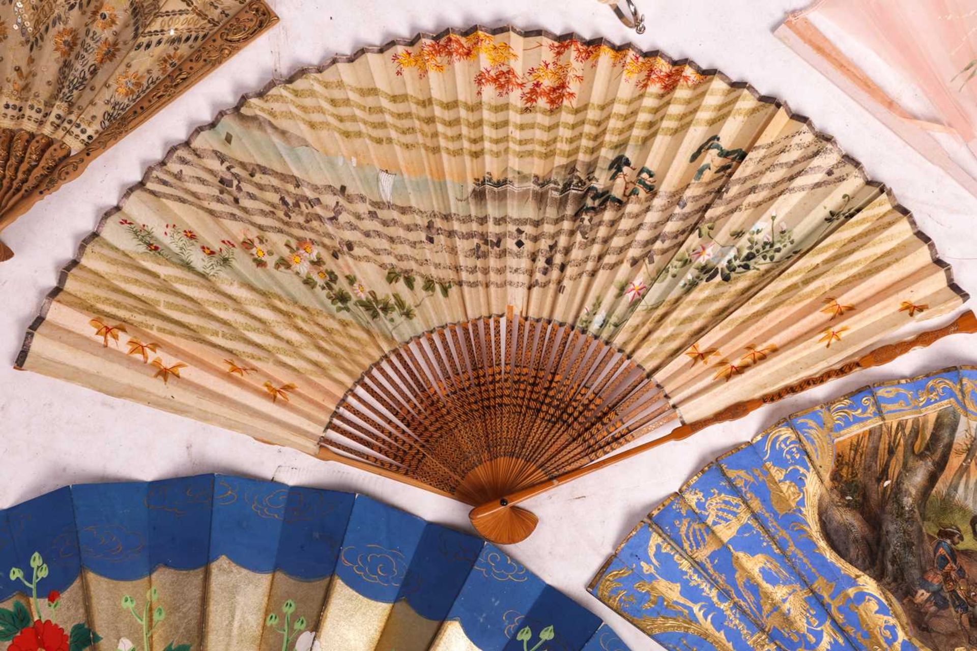 A collection of ten late 19th and early 20th century fans, Japanese, Chinese and European, including - Image 7 of 15
